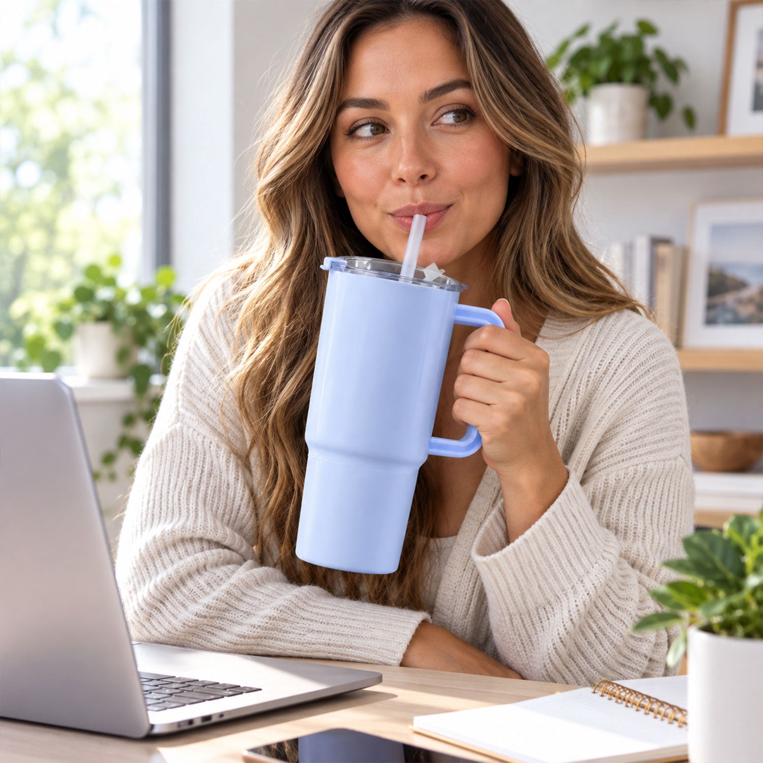 750 ml Travel Tumbler with Straw and Handle, Cup Holder Friendly Sipper (1 Pc)