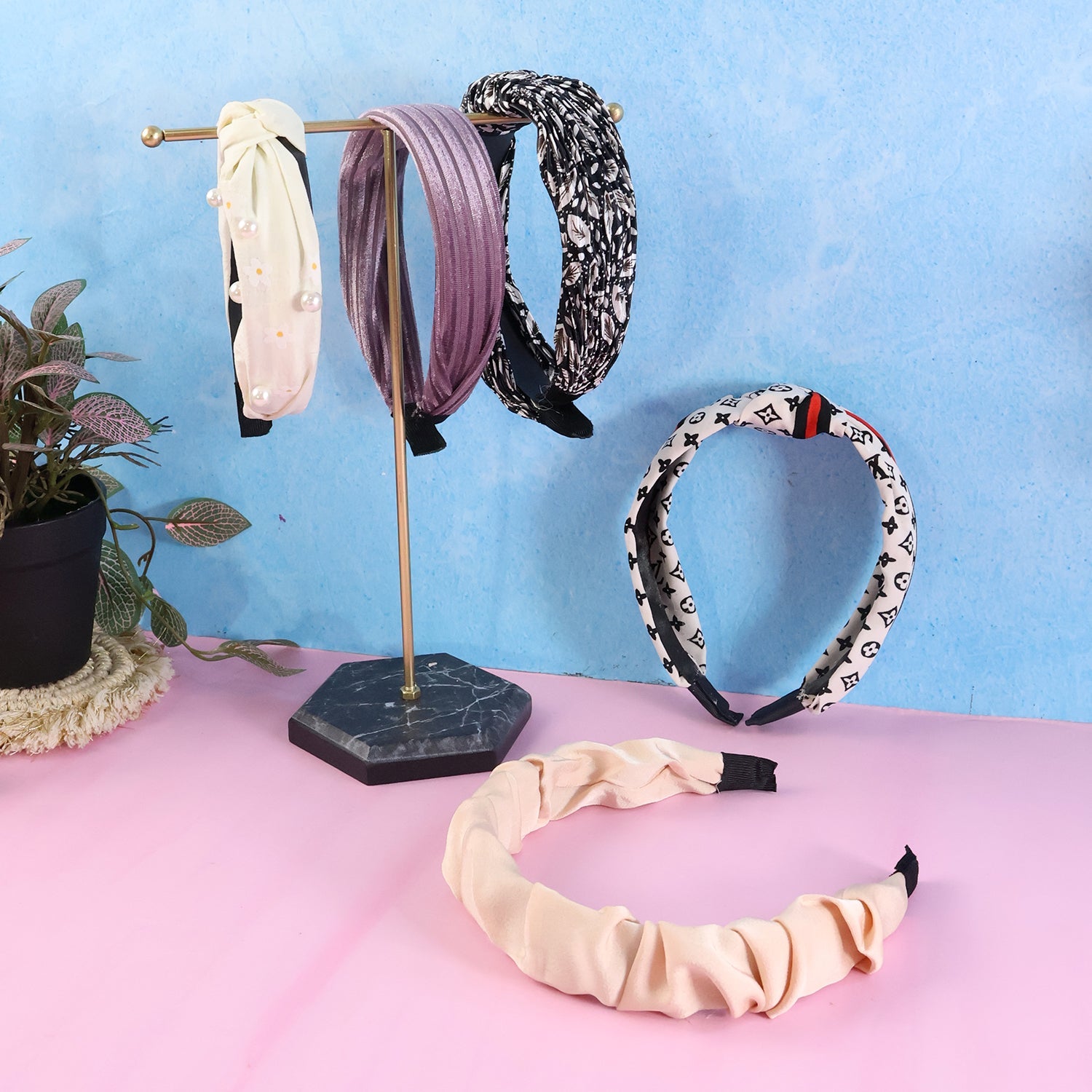 Front view of a dark ribbed texture knot hairband