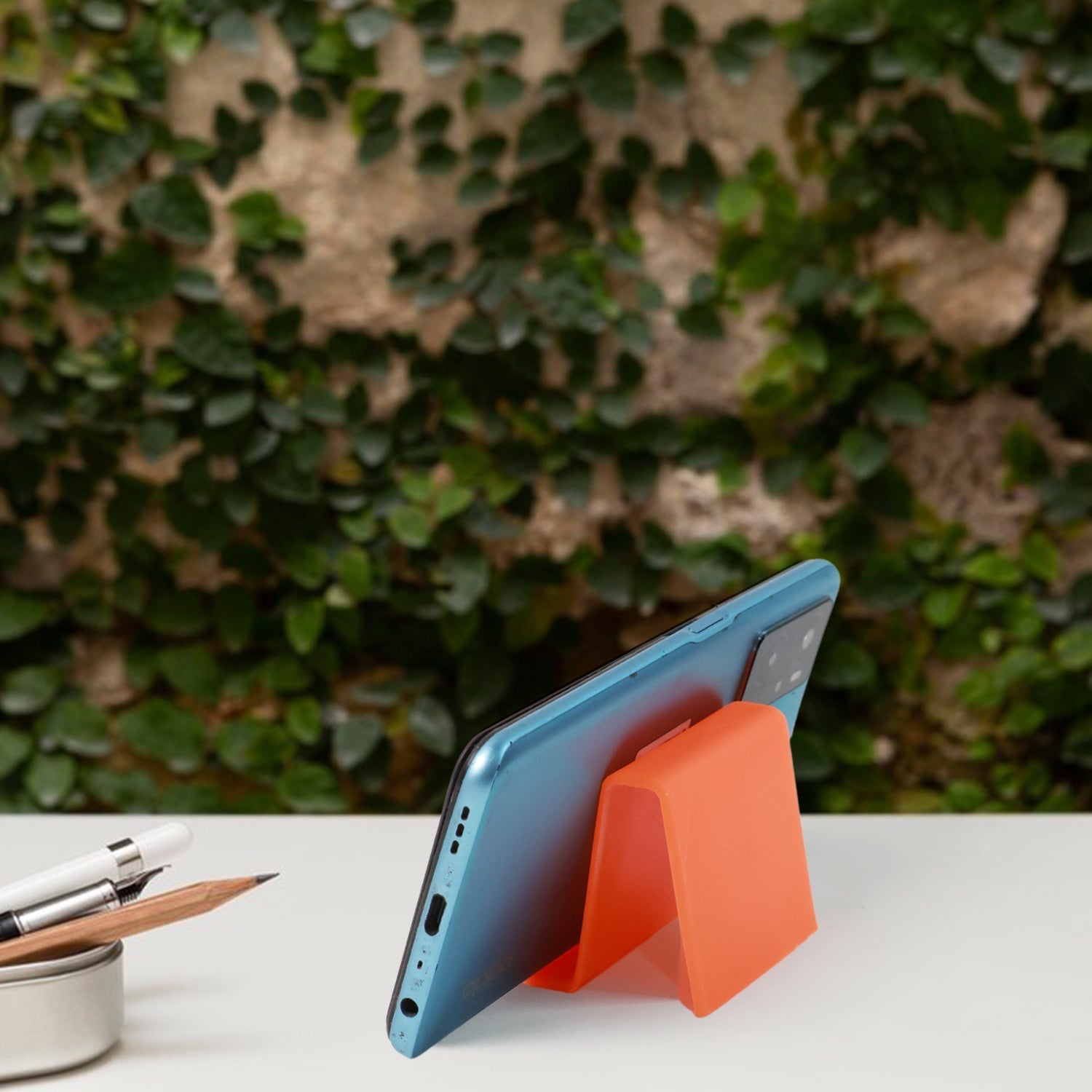 Anti-slip base of plastic phone stand