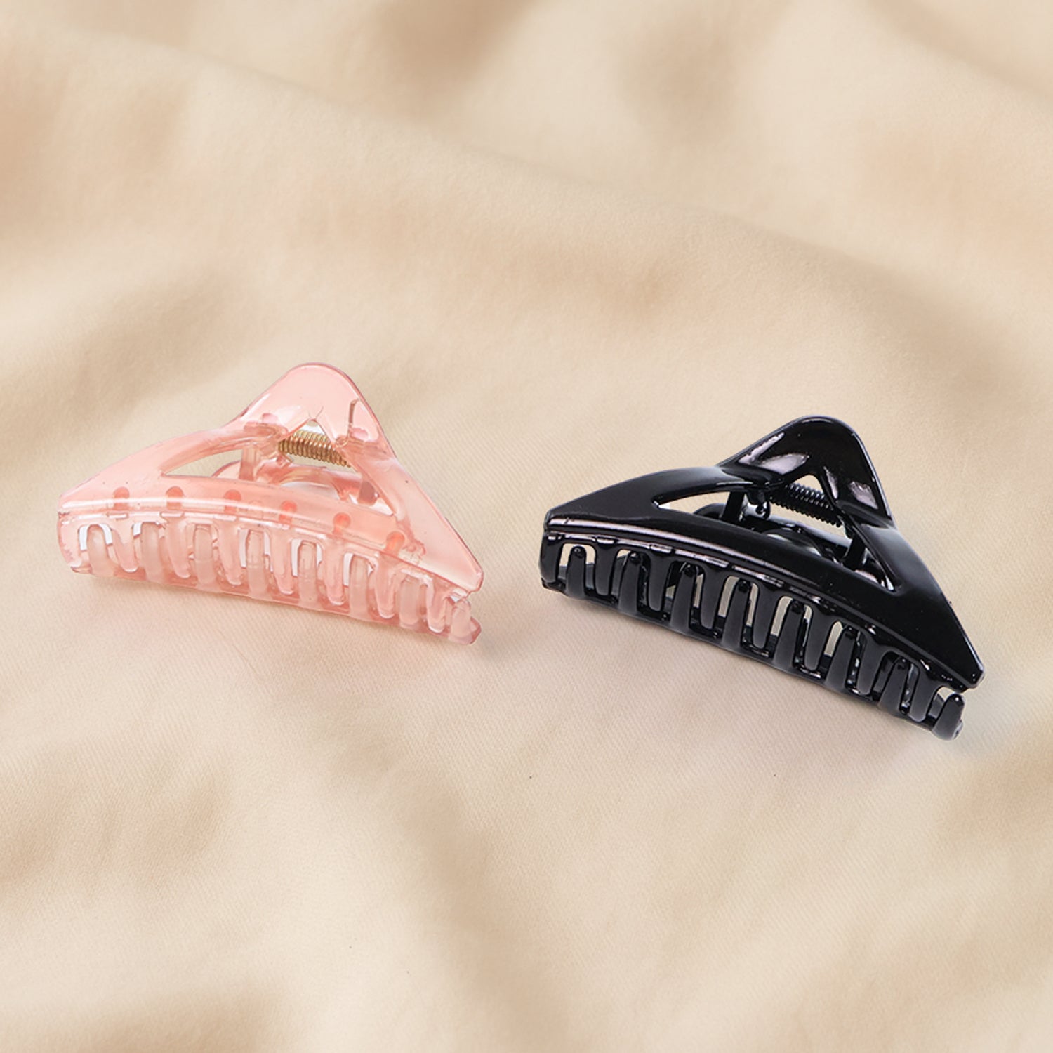 Hair claw clip showing spring-loaded claw grip mechanism