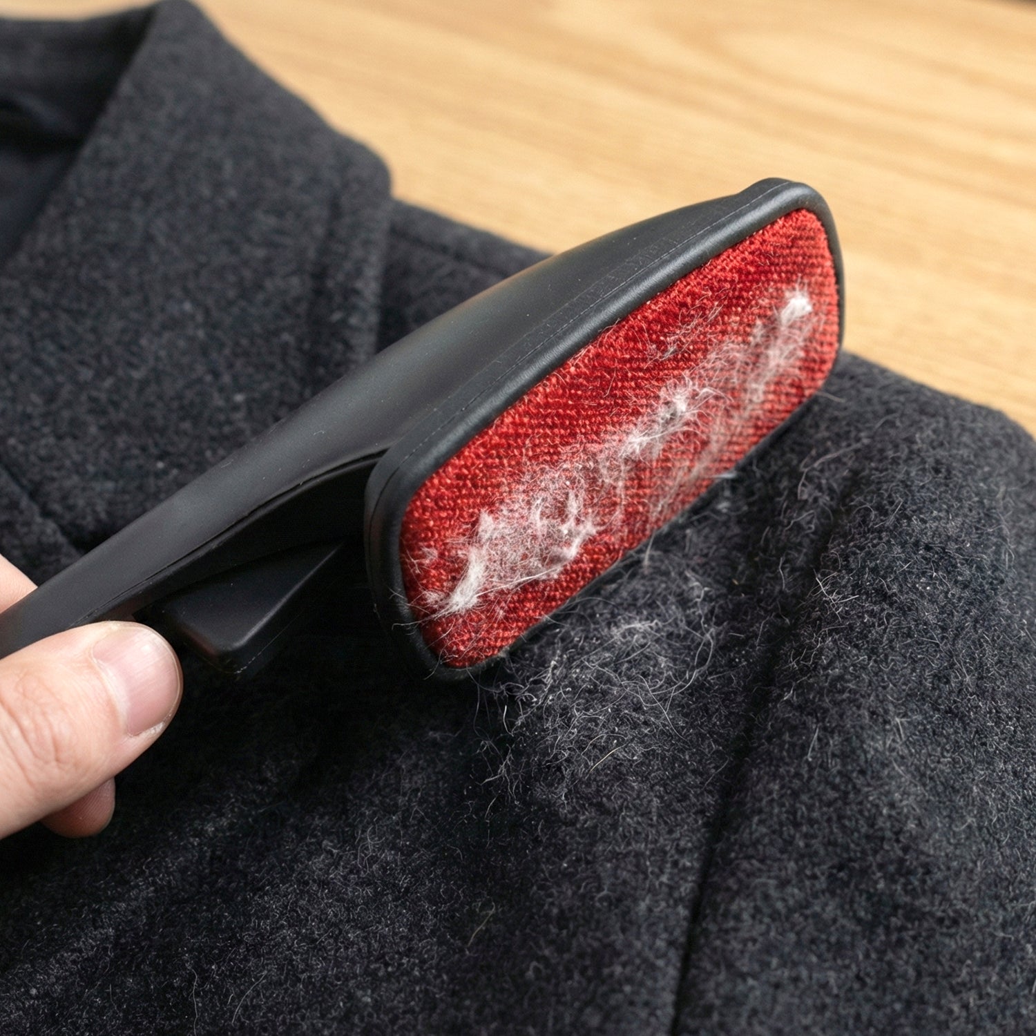 Reusable Double-Sided Clothes Lint Remover Brush (1 Pc)