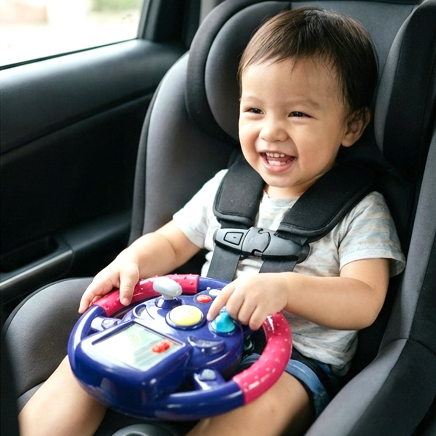 Child-friendly steering wheel toy with lights