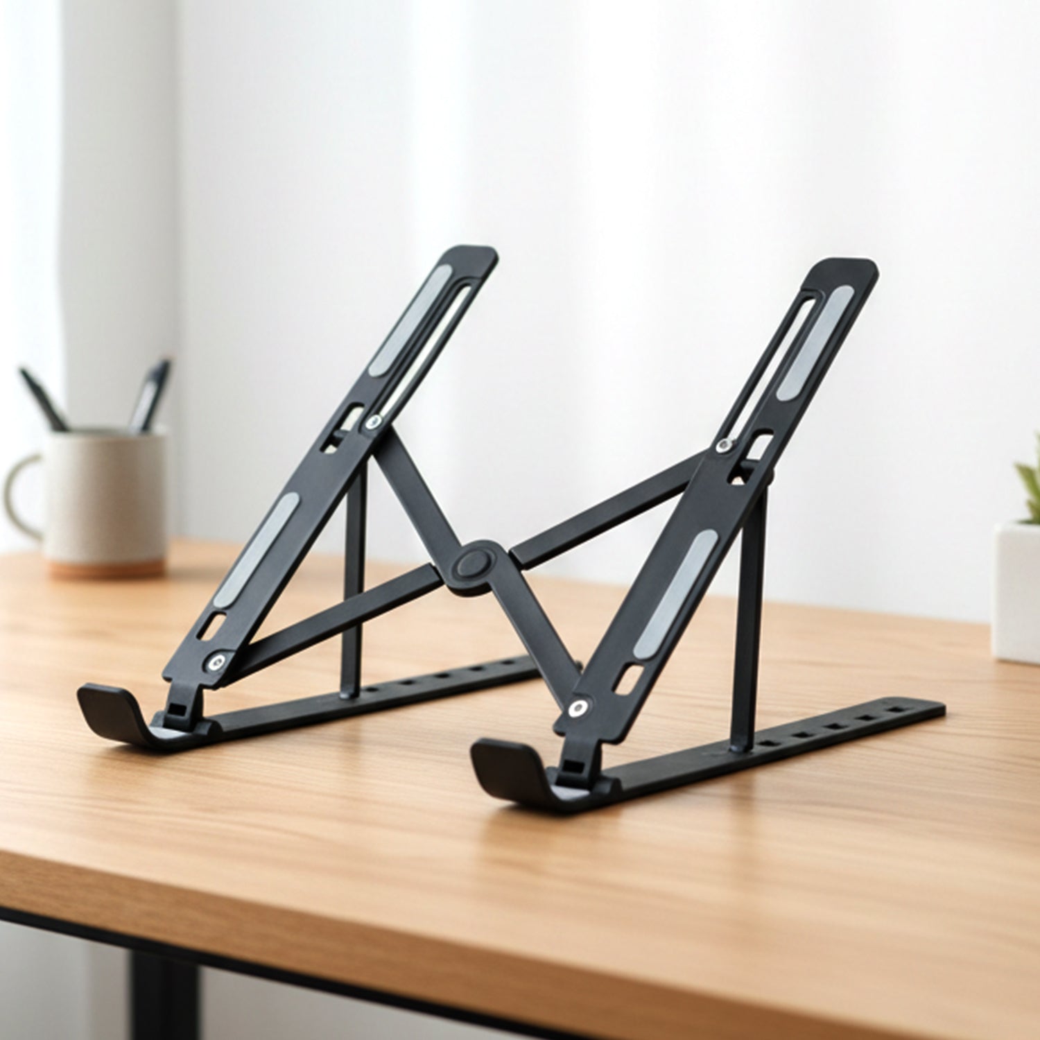Tablet stand supporting tablet and keyboard