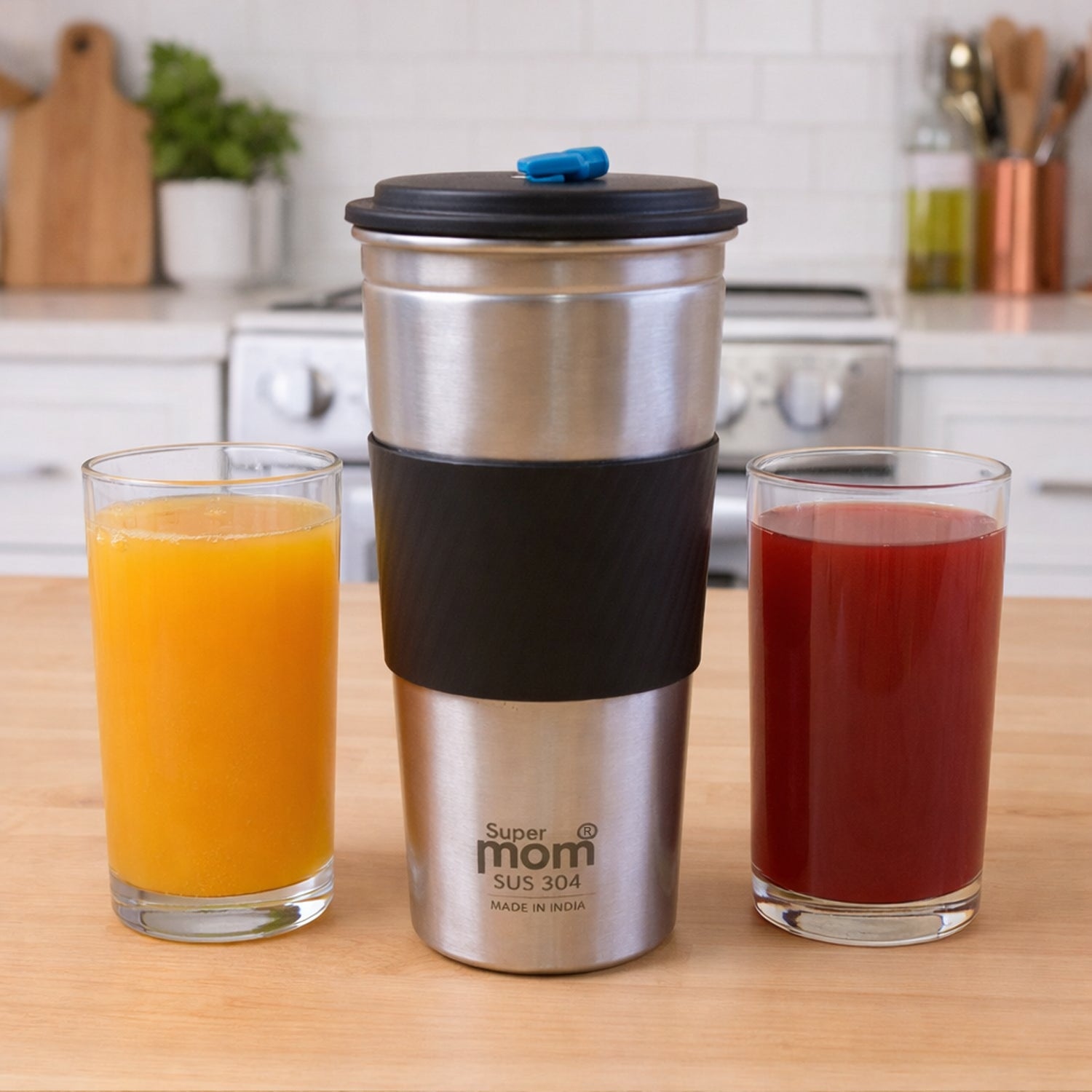 Leakproof travel drinkware with fitted sipping lid