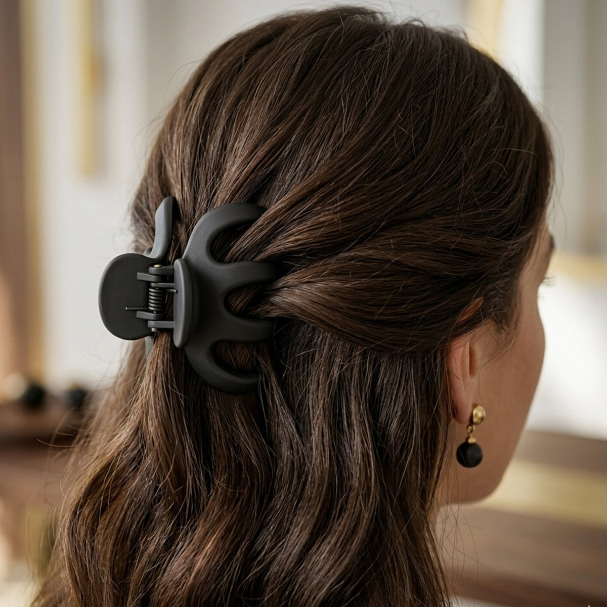 Matte finish hair claw clip in strong grip design