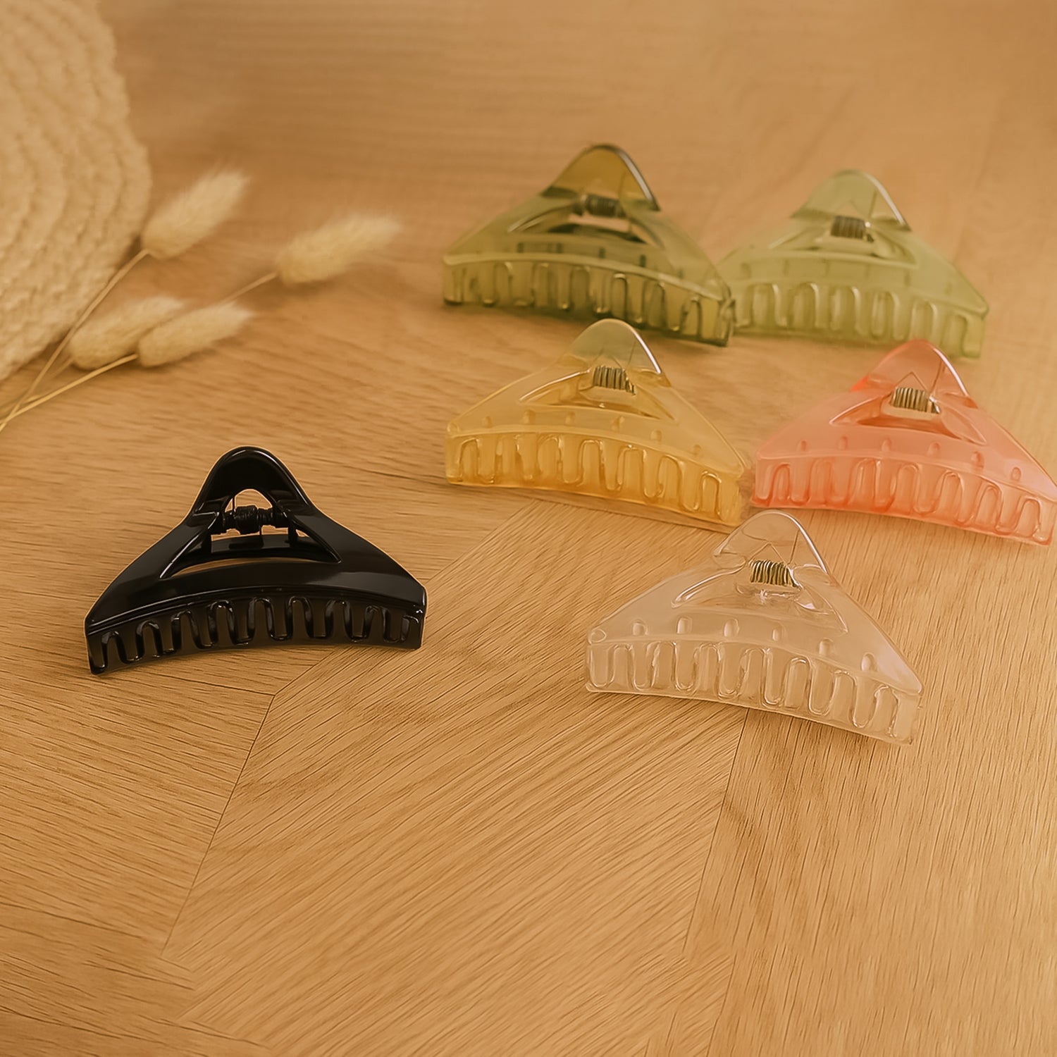 Plastic hair claw clip lightweight and easy to carry