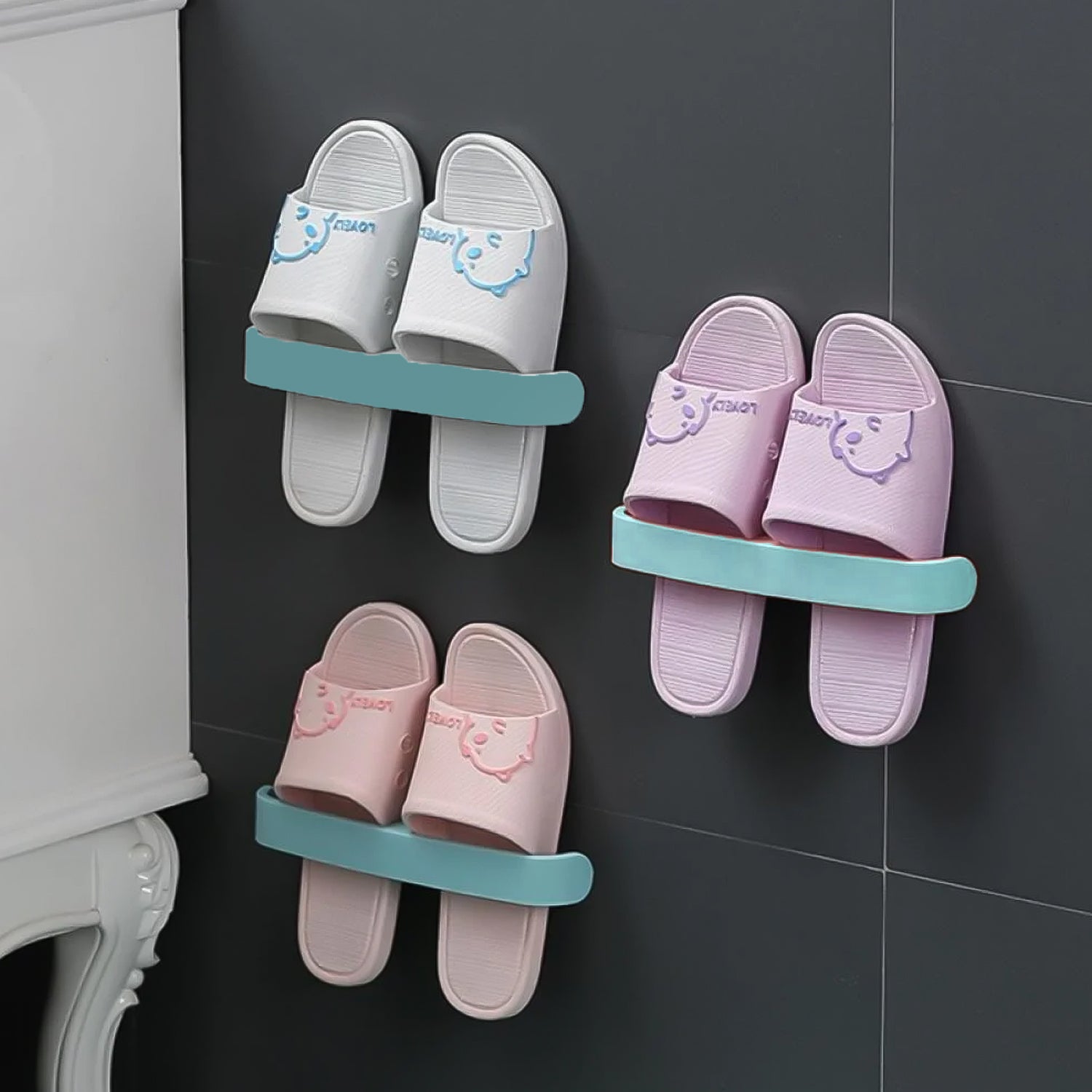 Self-adhesive rack in use with towels