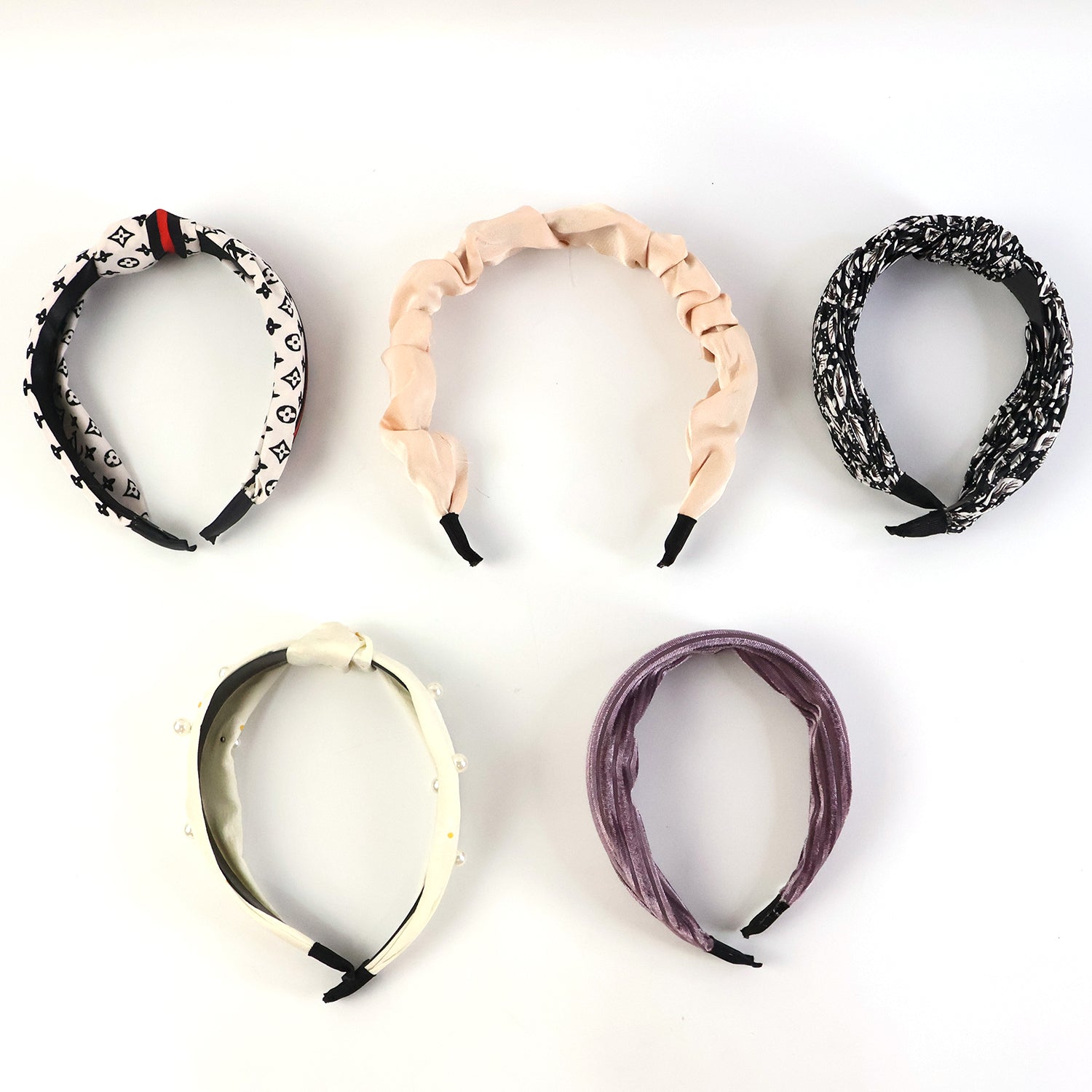 Flexible and durable construction of the ribbed knot hairband