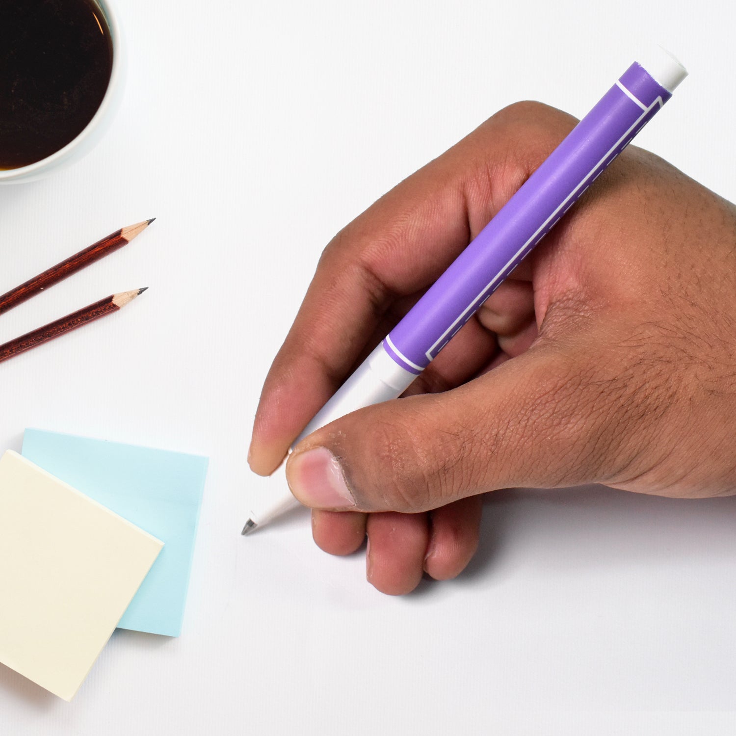 Black gel pen showing anti-slip grip