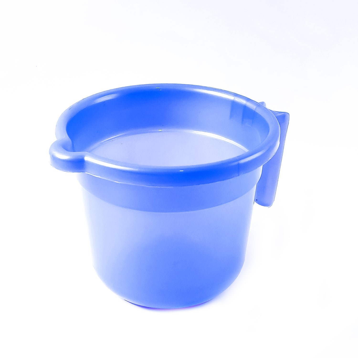 Heavy-Duty Plastic Bath Mug with Spill-Free Pour Lip