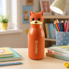 Close up of the flip lid and straw