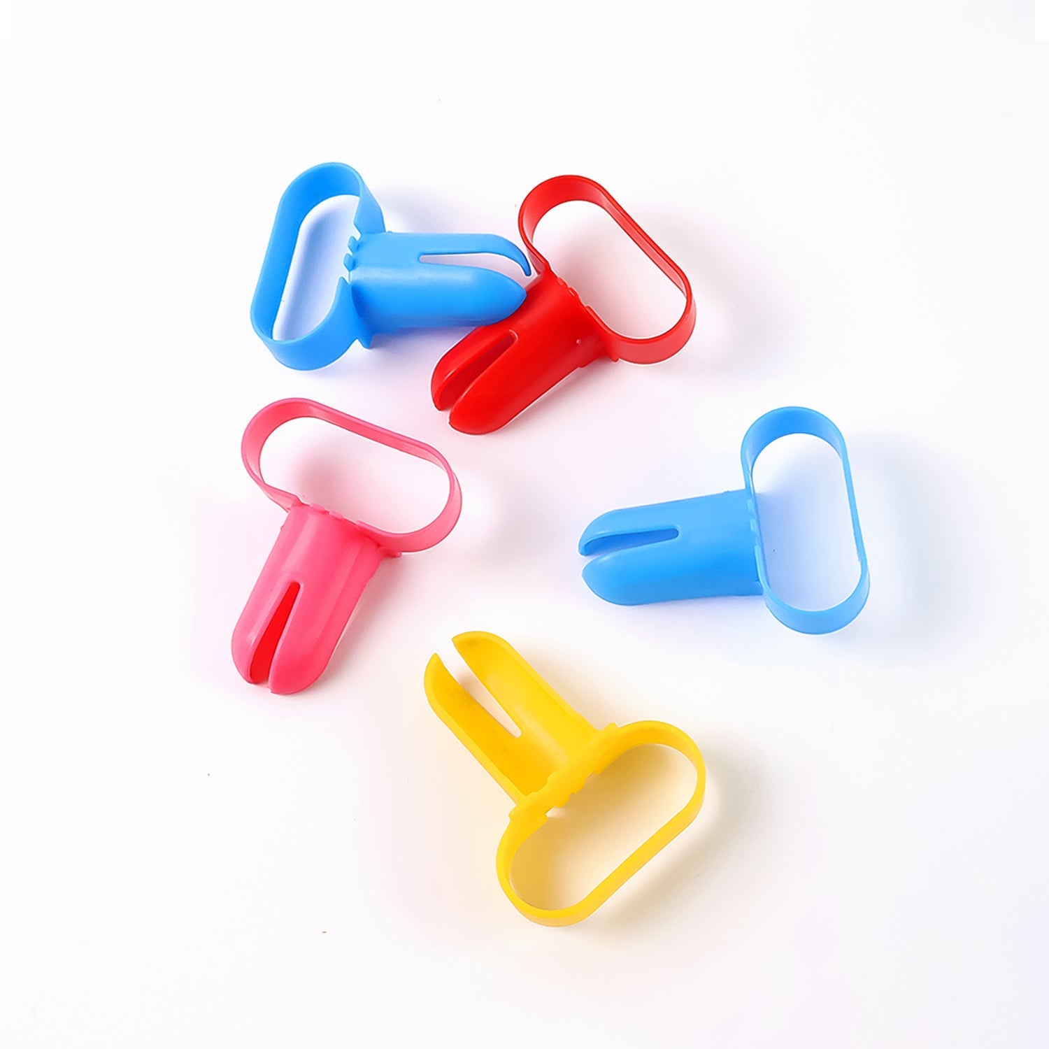 Quick Balloon Tying Tool Set with compact plastic pieces