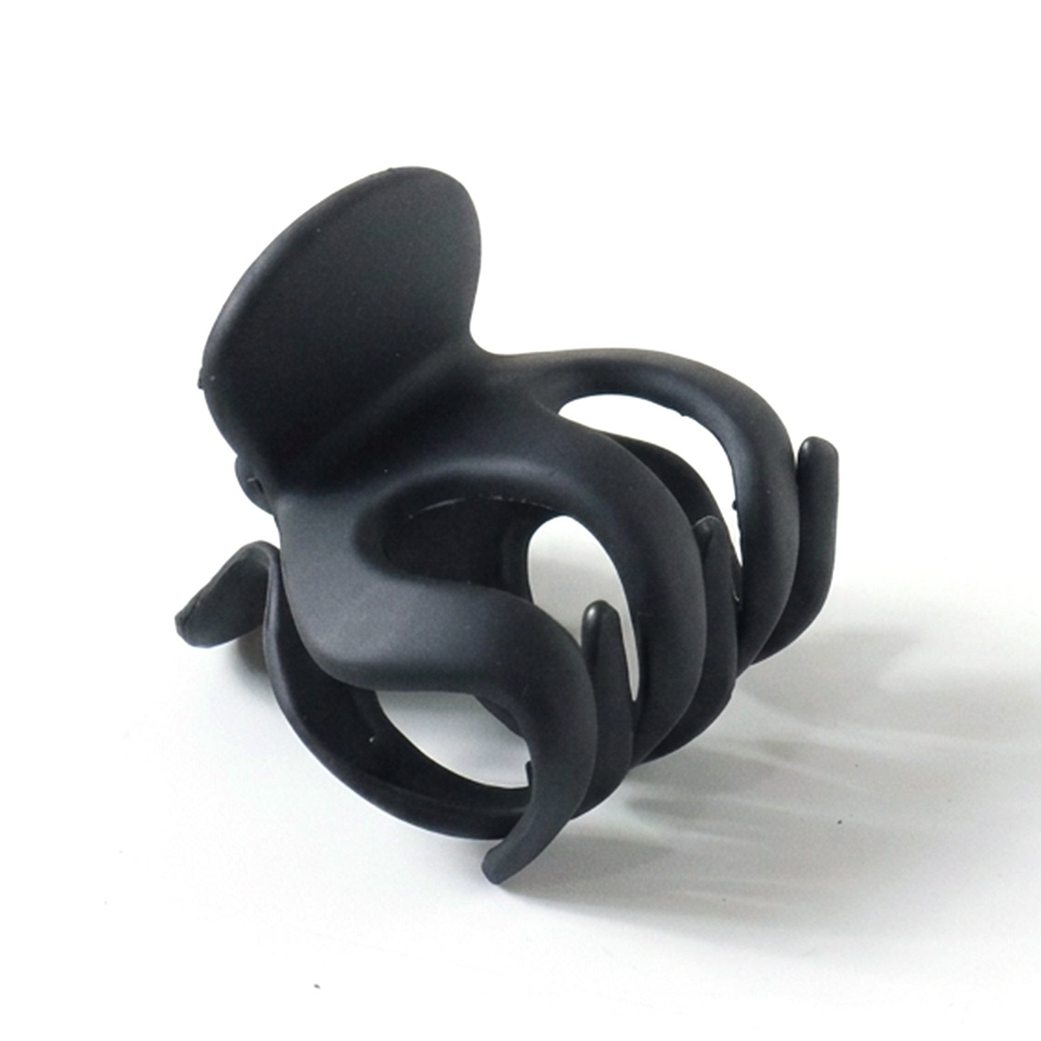 Black matte hair claw clip side view