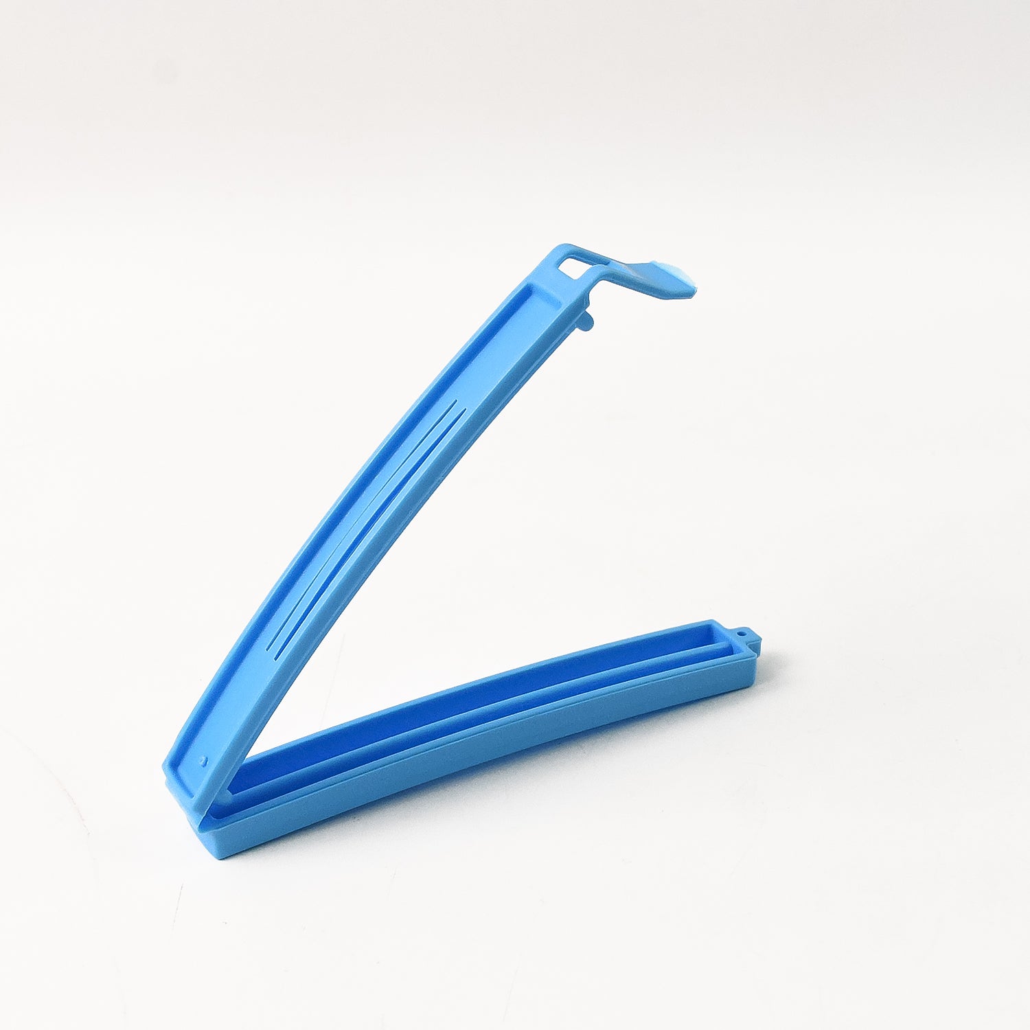 Multipurpose plastic clips organizing food storage