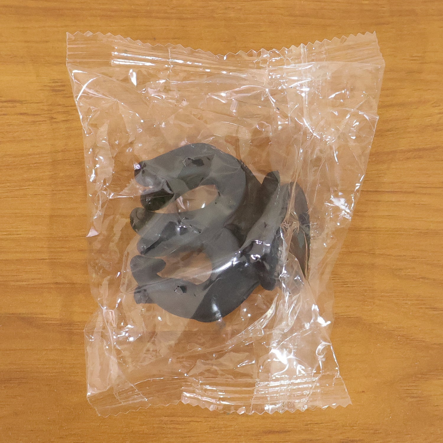 Versatile matte hair claw clip for everyday use