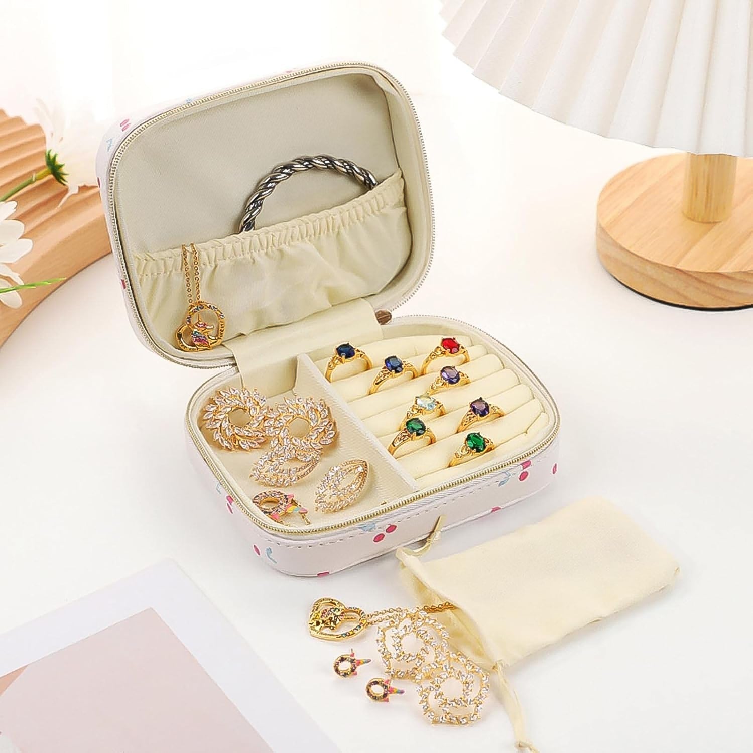 Necklace and bracelet stored in the case