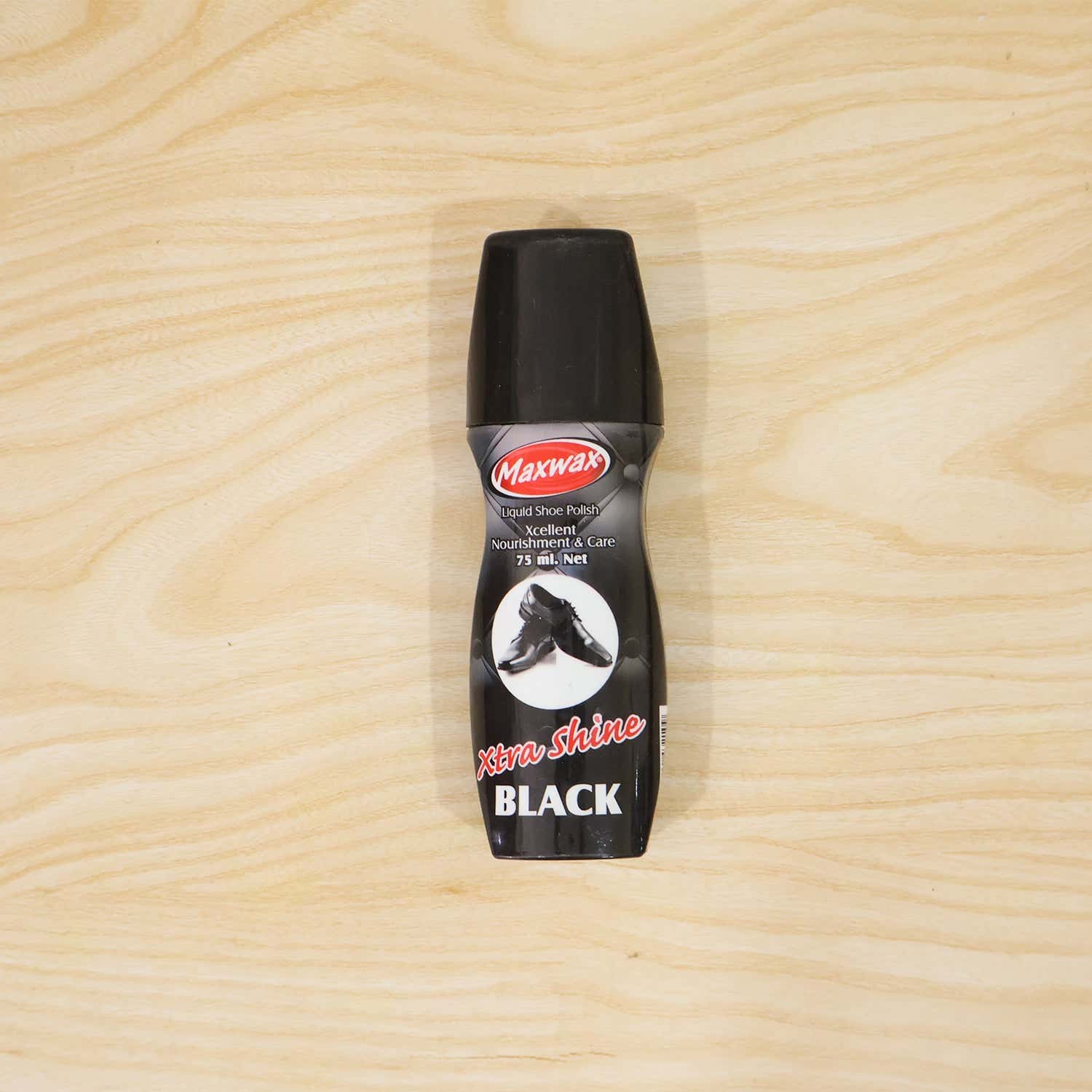 Easy application of black shoe polish using sponge