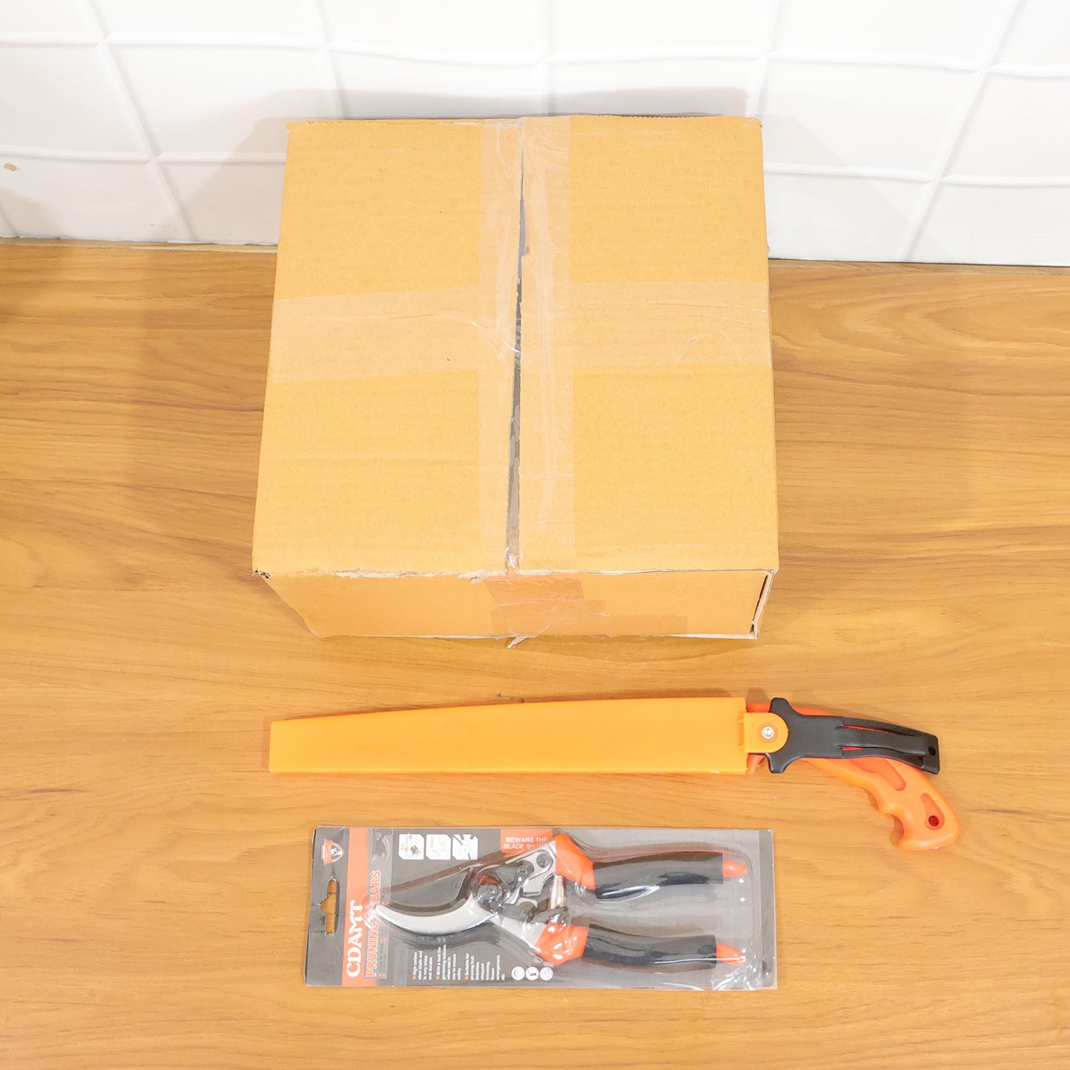 Heavy duty pruning shears and saw for garden maintenance