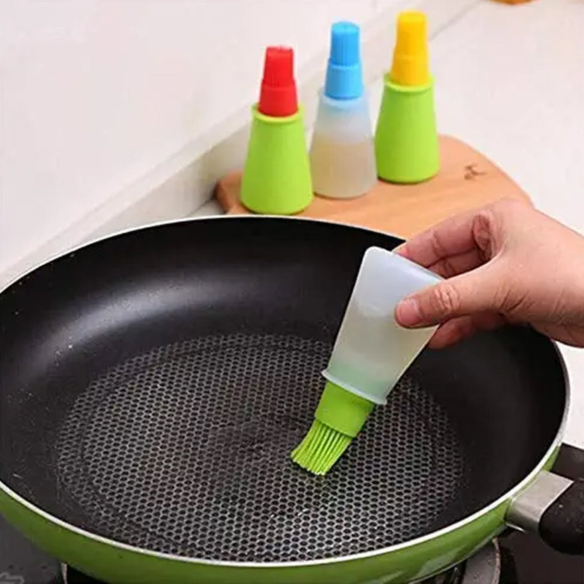 Silicone kitchen oil bottle with basting brush