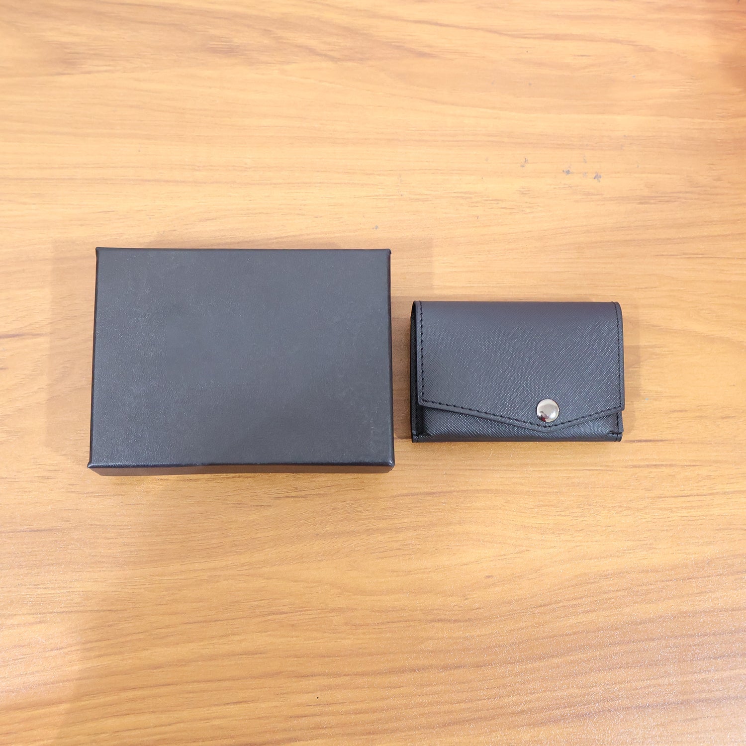 Compact multi-card wallet with secure snap closure