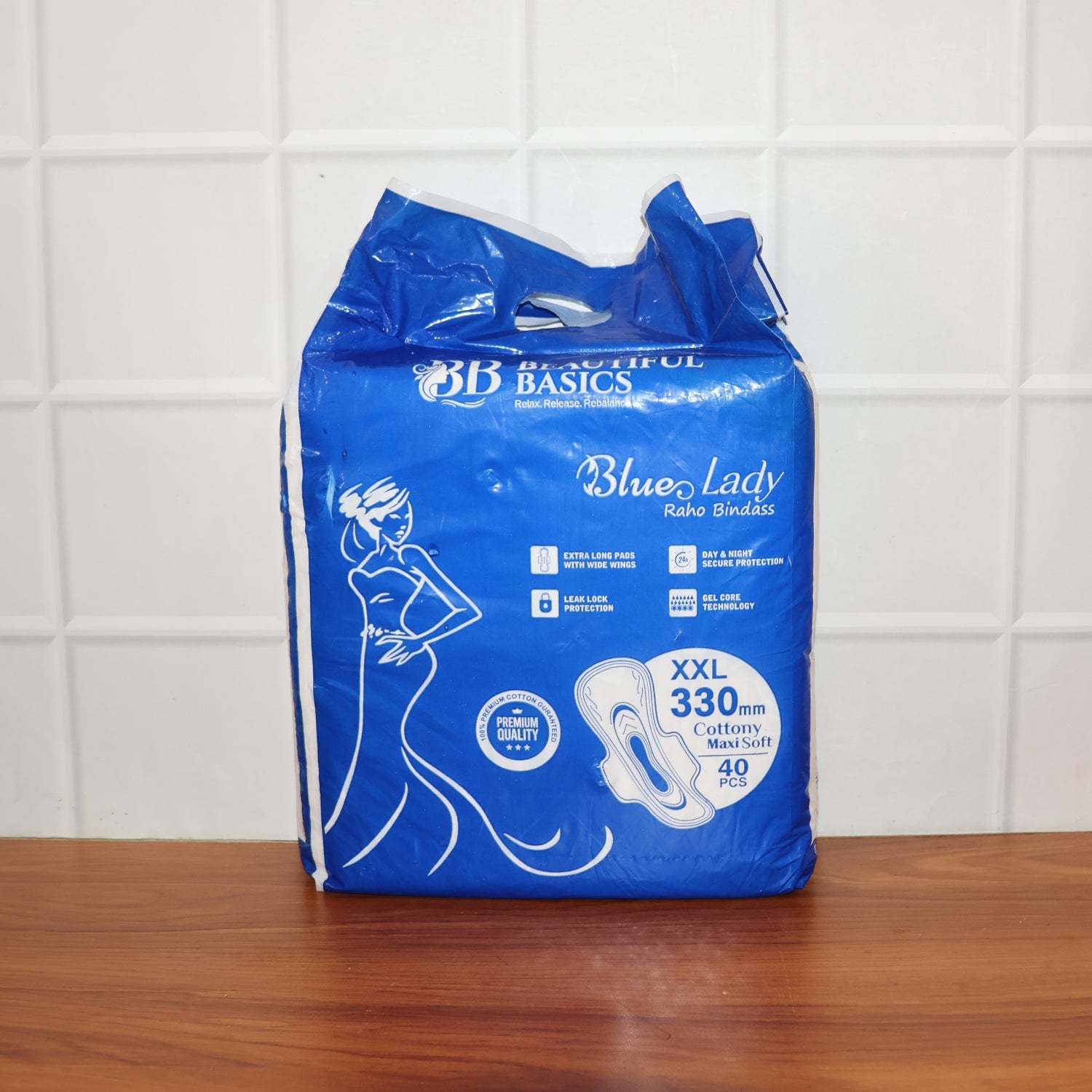 A pack of DeoDap Sanitary Pads 330mm next to a single pad, showcasing both the product and its packaging.