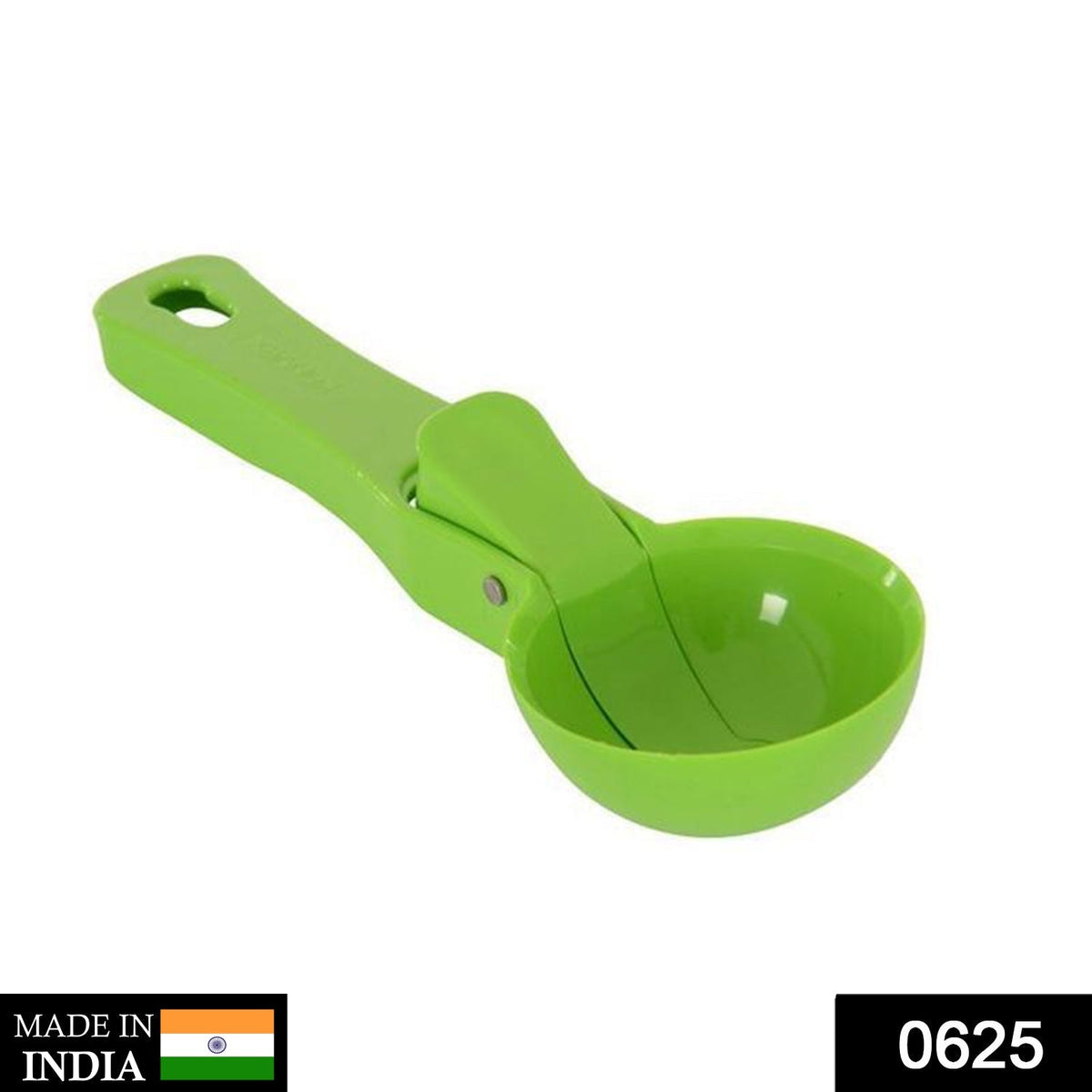Ice cream scoop in green plastic, one piece