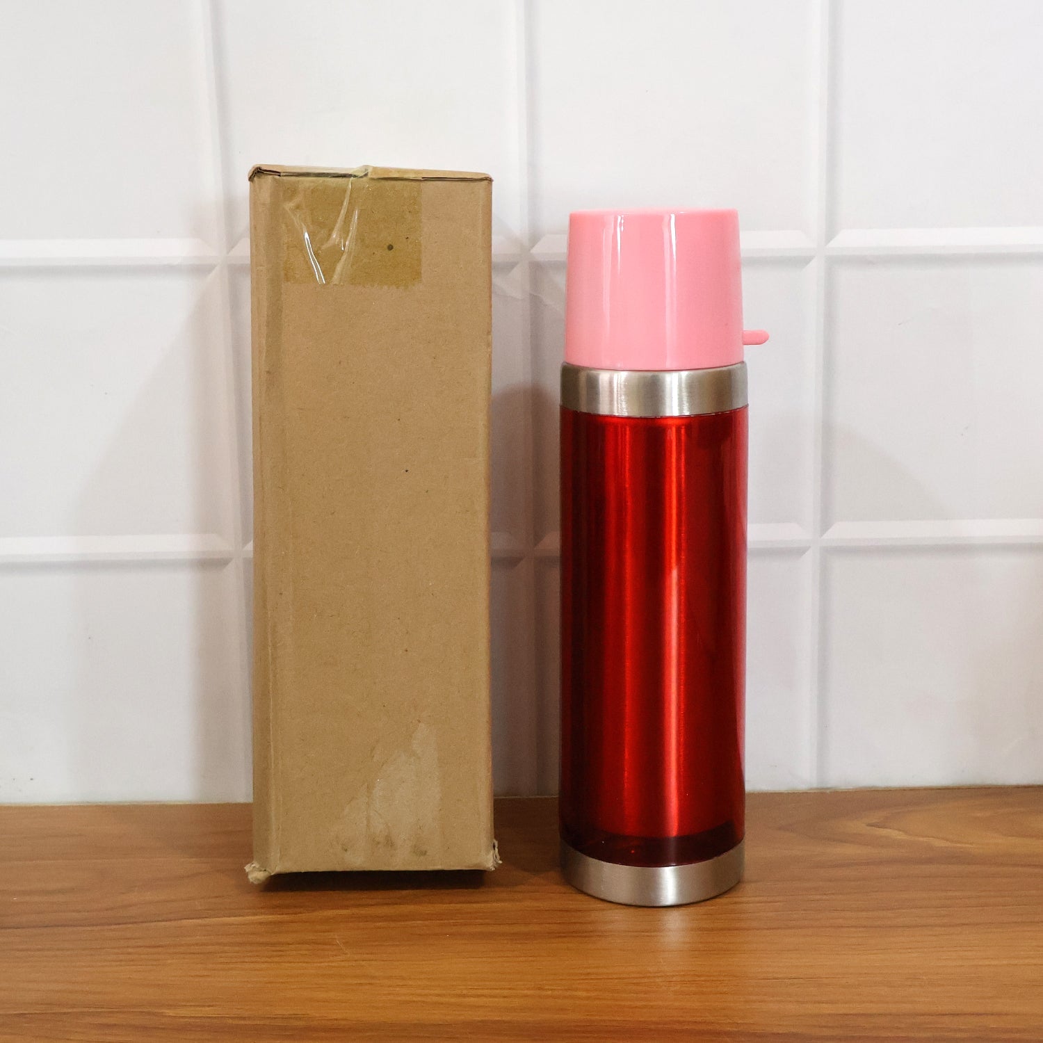 Stainless steel vacuum flask bottle 500ml displayed on plain background