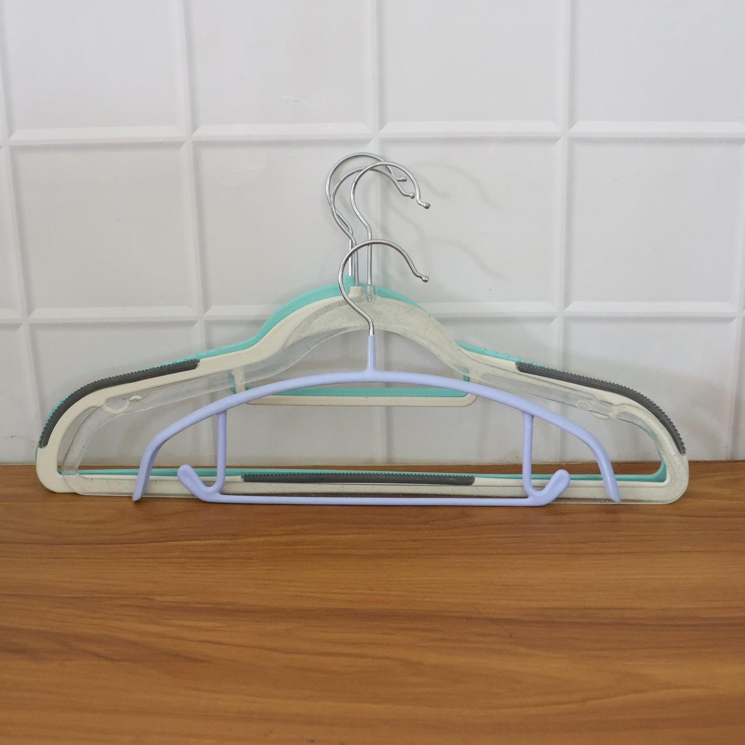 Premium Mix Design Non-Slip Clothes Hanger (Mix Design / 1 Pc)