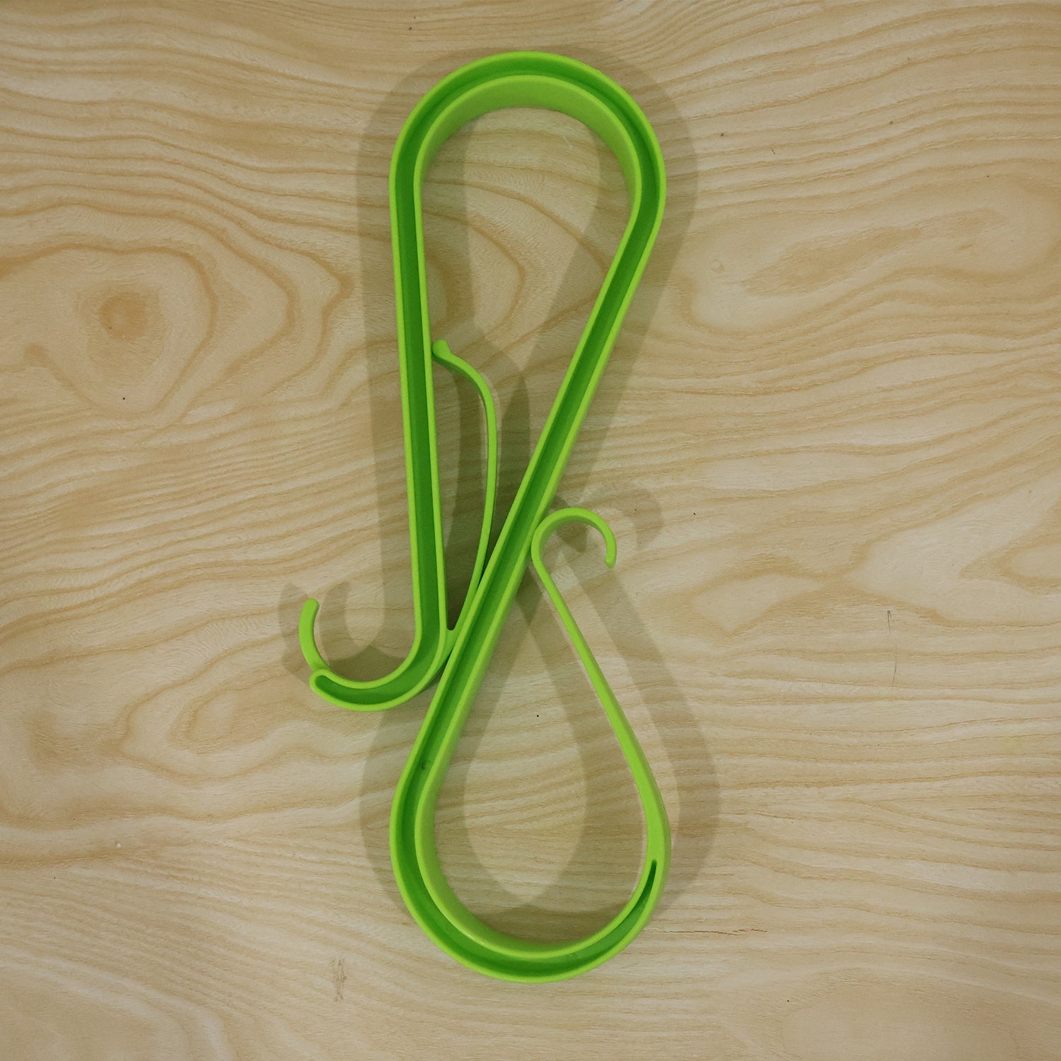 Live photo of plastic S shape multi hook hanger