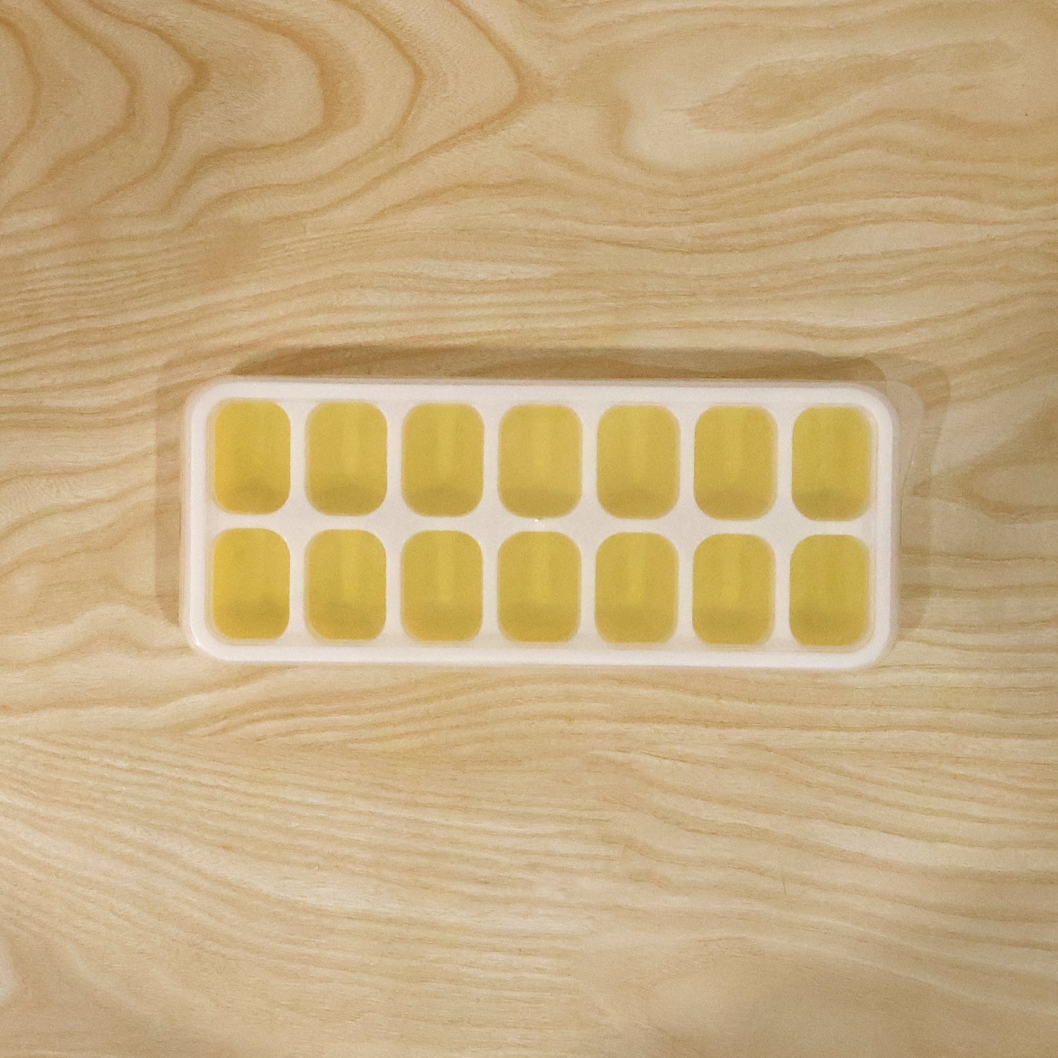 Ice tray for daily kitchen use
