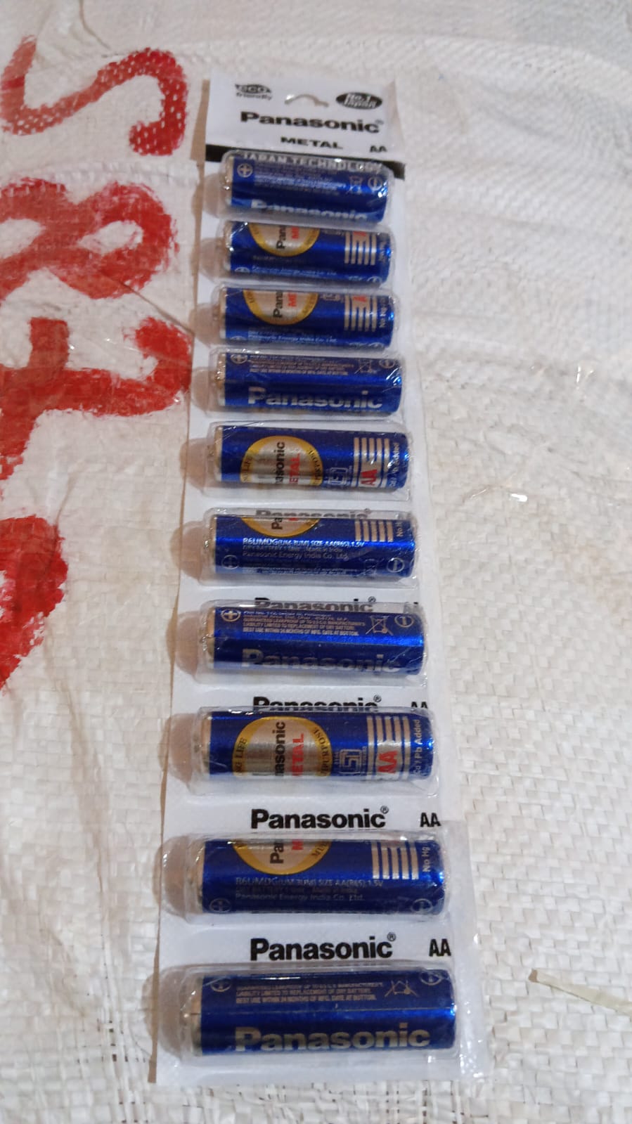 Diagram illustrating the leak protection technology within Panasonic AA batteries.