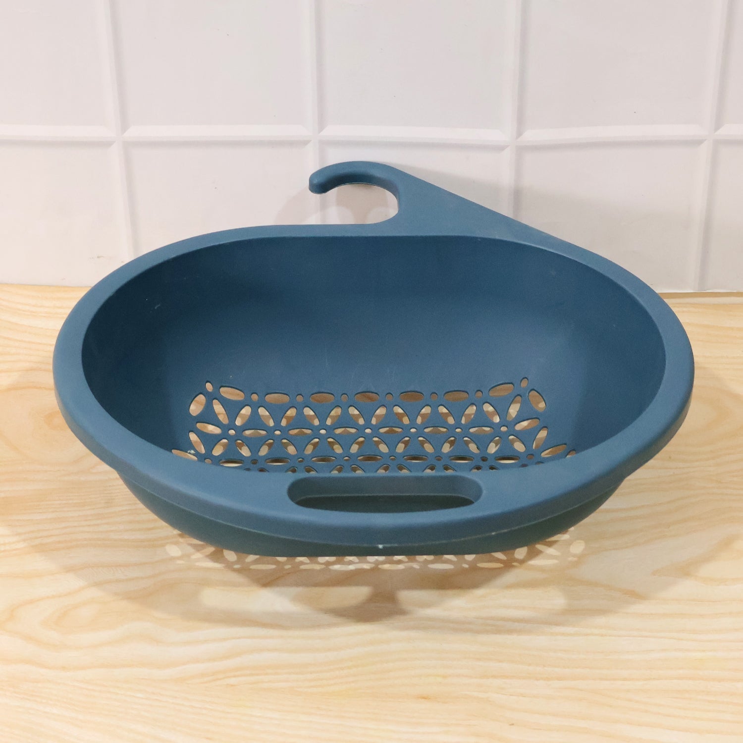 Daily use strainer basket for kitchen tasks