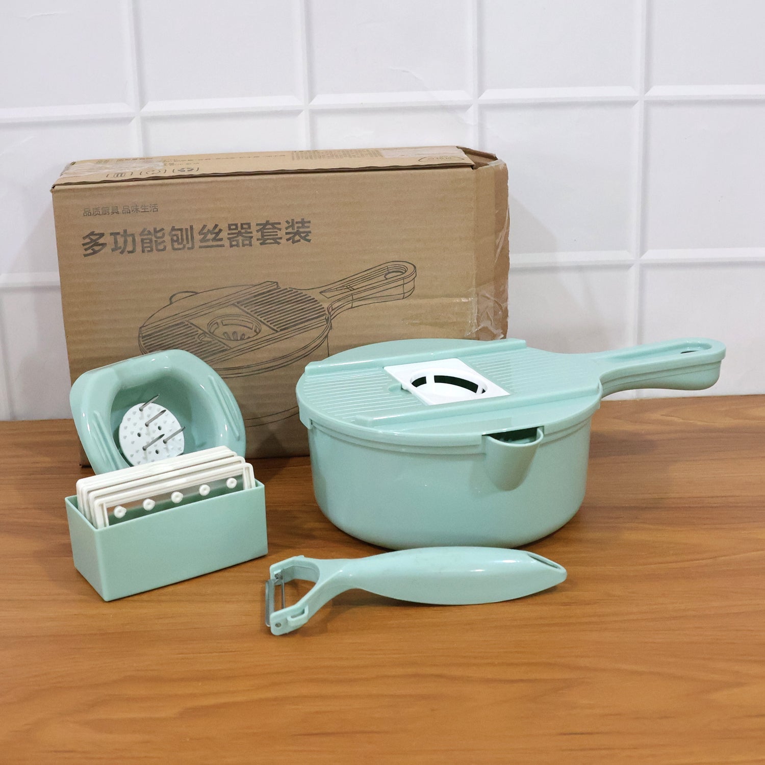 Sharp-blade veg slicer tool for quick food prep