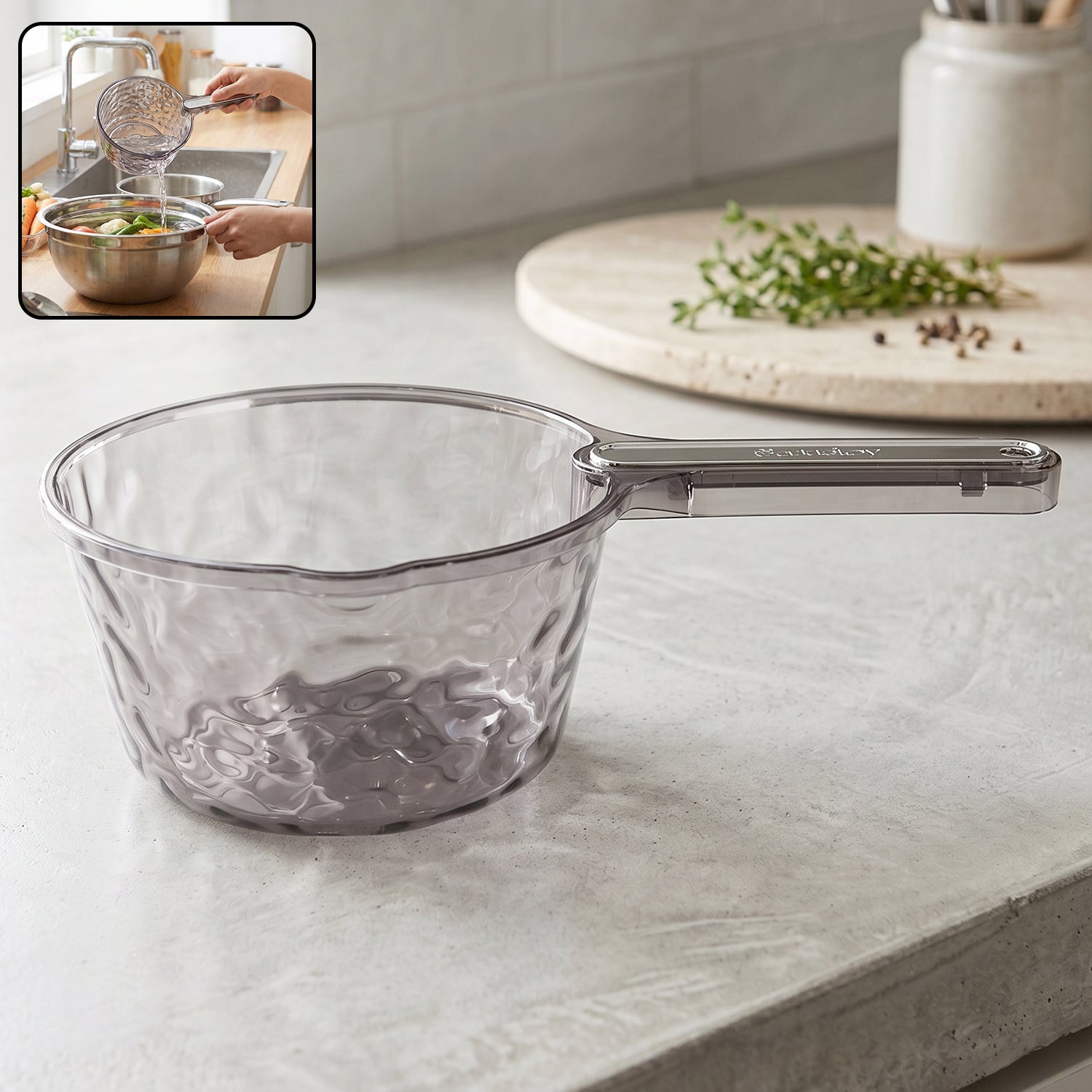 Bathroom water scoop handle
