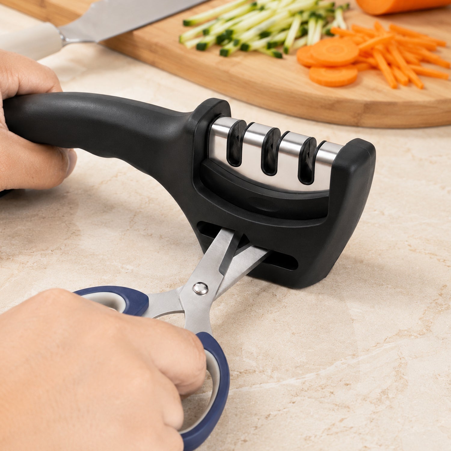 Ergonomic handle gripped during sharpening