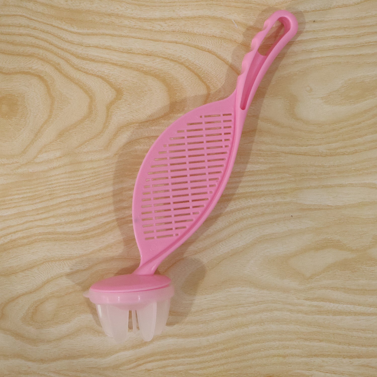 Live photo of plastic rice washing strainer spoon