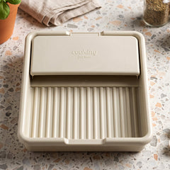 Close up of the lid slot and spoon rest