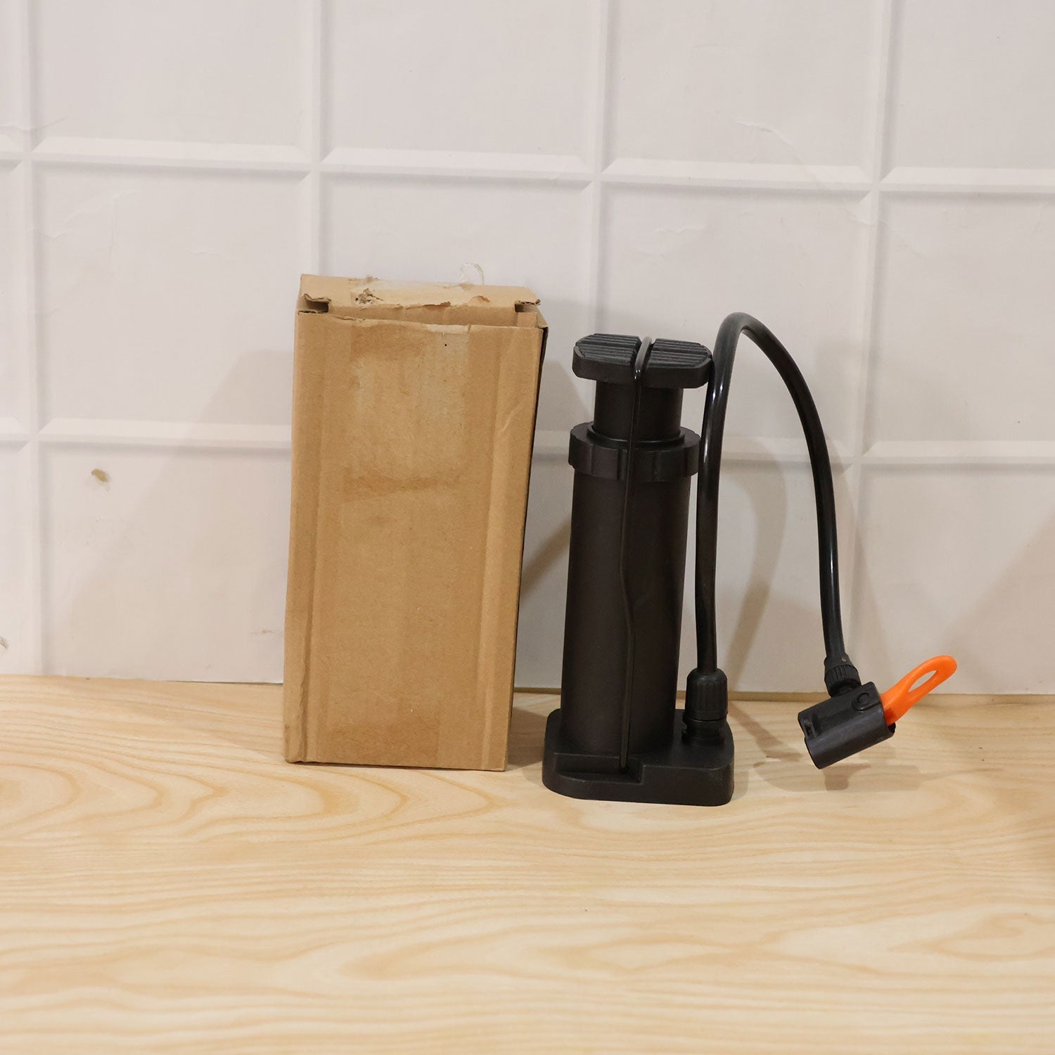 Detailed view of the high-pressure foot pedal air pump mechanism