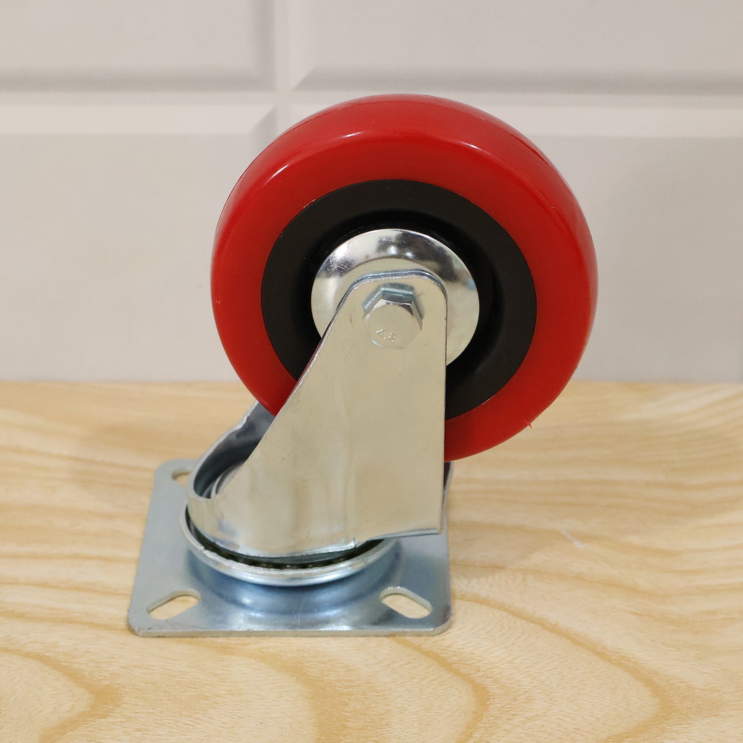 Live photo of heavy duty swivel caster wheel