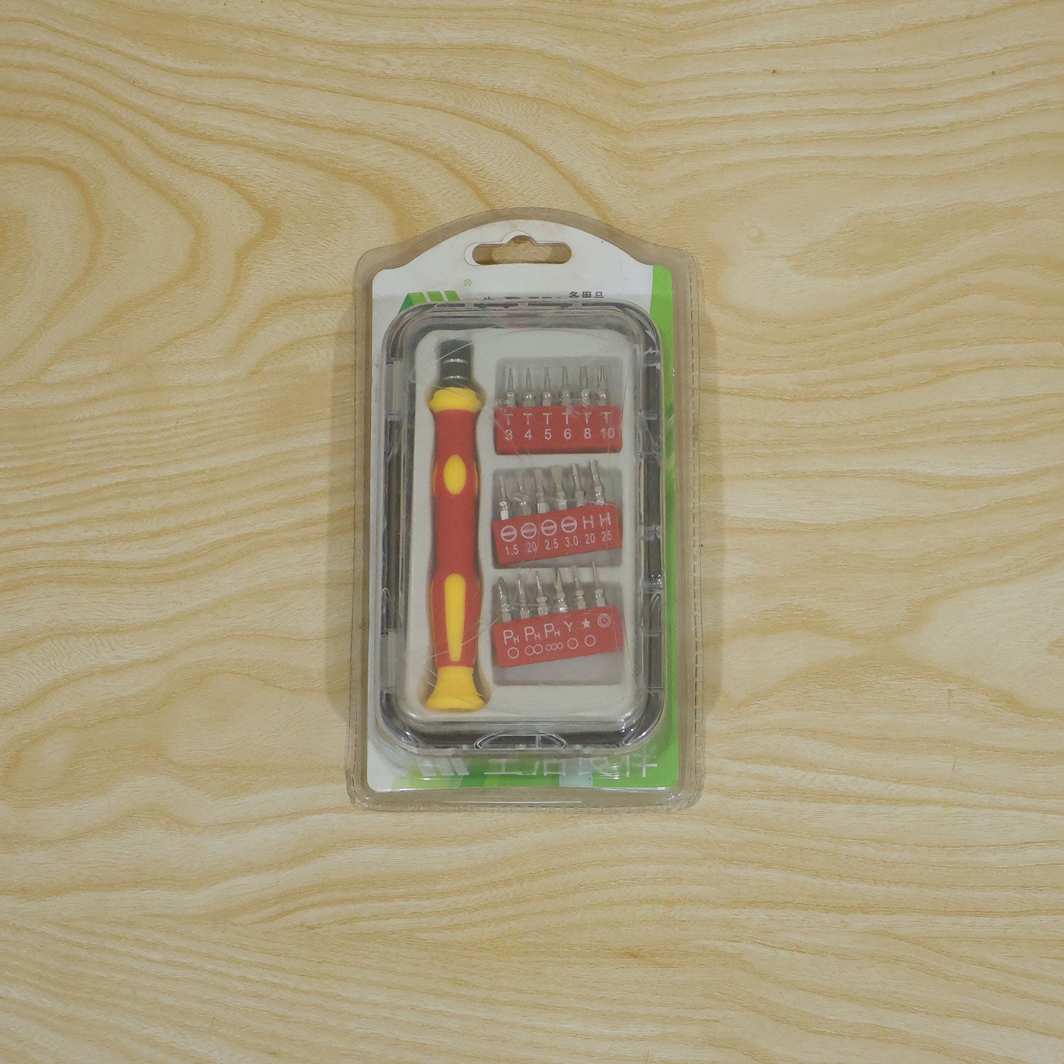 Live photo of 18 Pc multipurpose hand tool kit in card packing