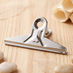 Close up of the spring grip mechanism