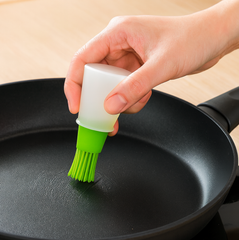 Instructional diagram for silicone oil bottle usage