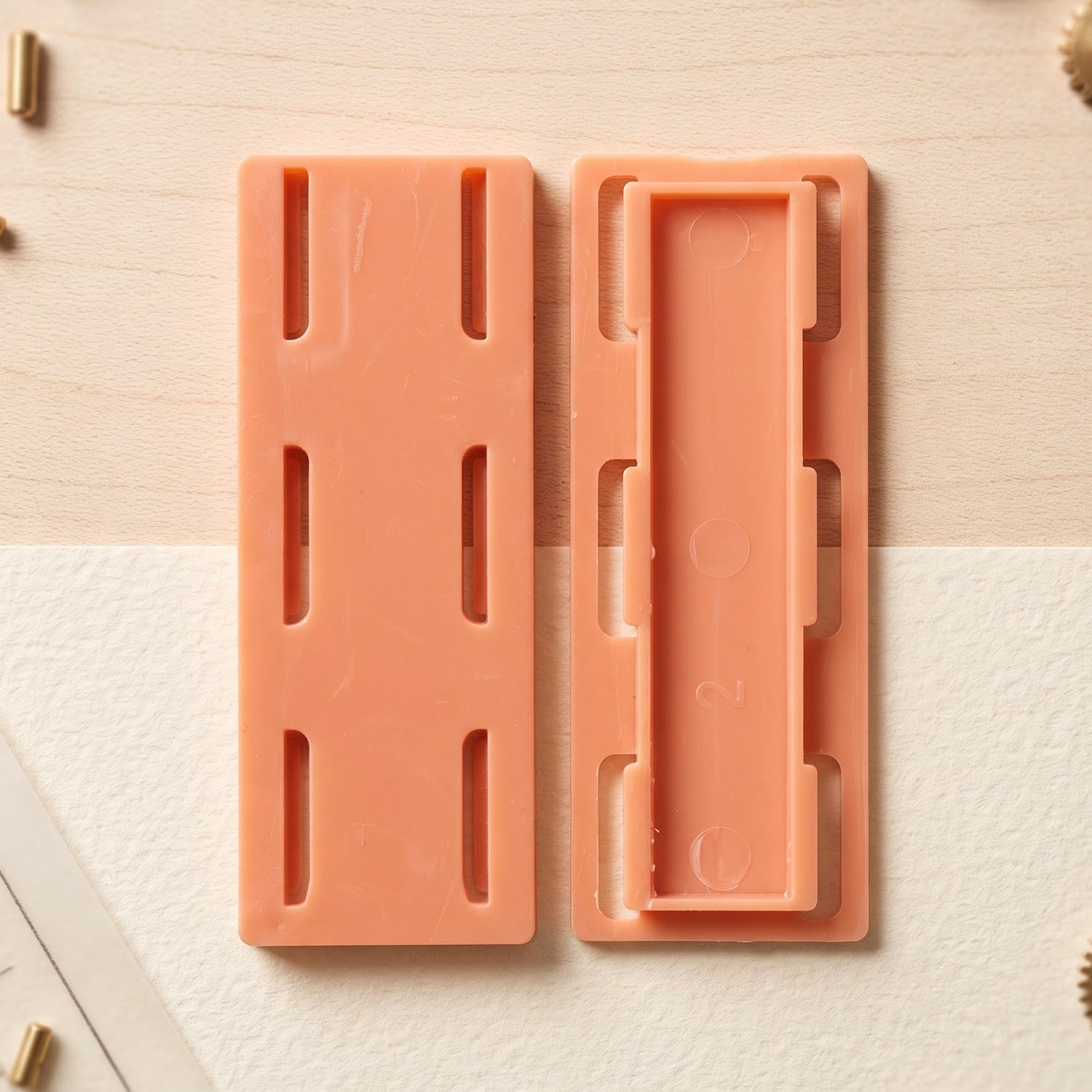 Sliding insert plate retainer clip front and back view
