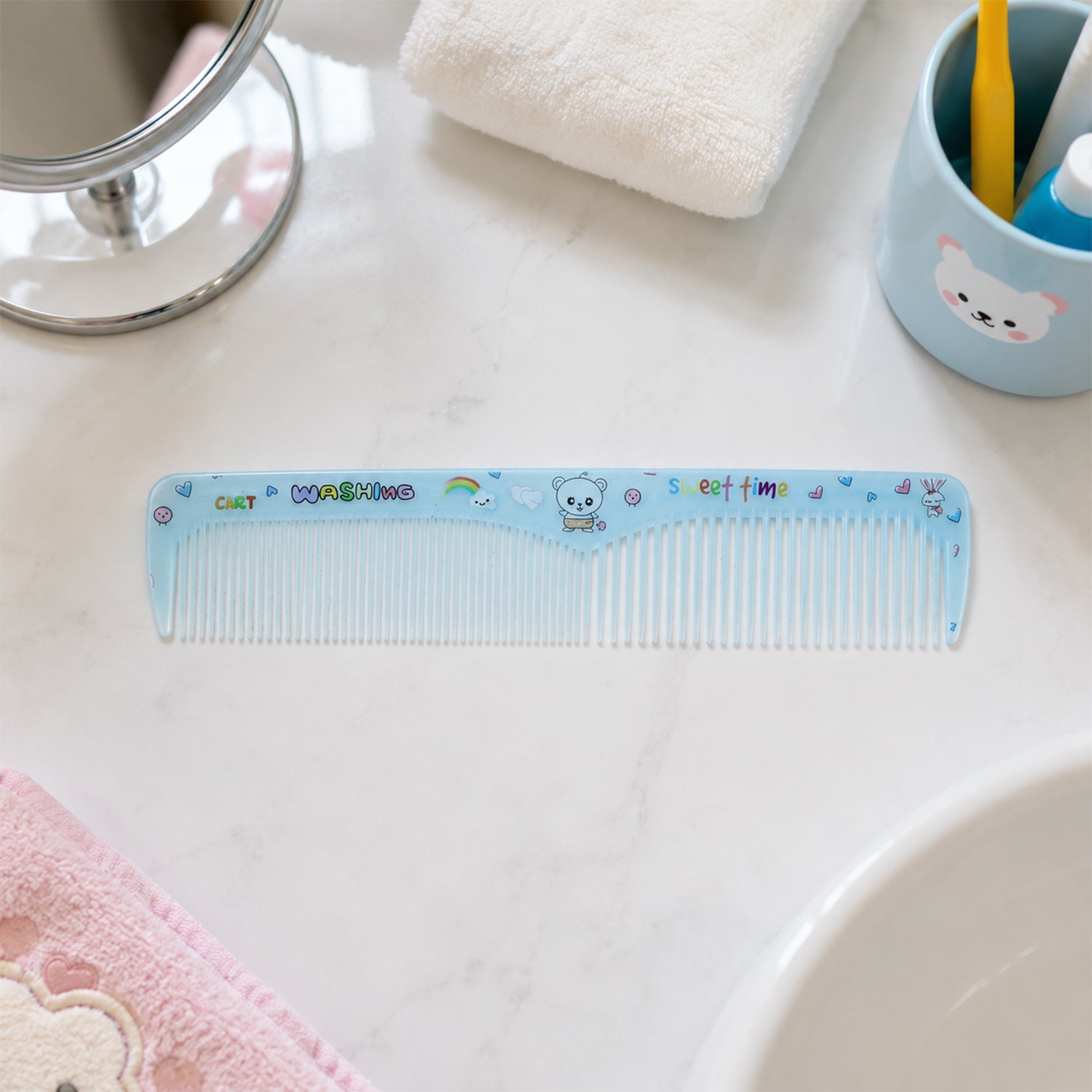 Hair comb teeth detail