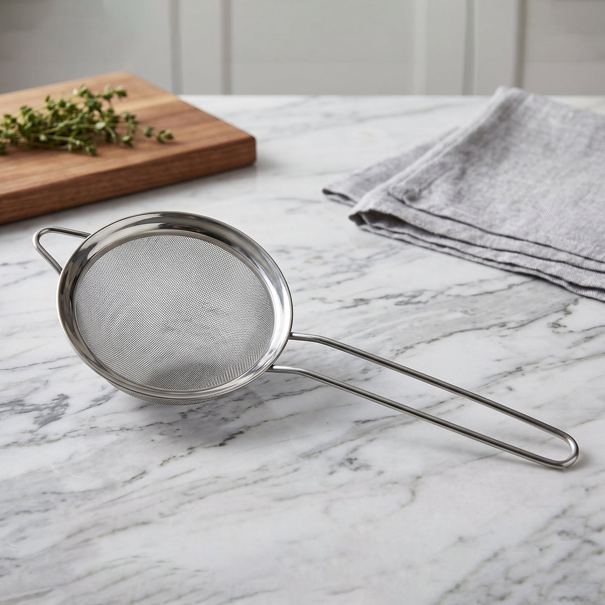 Stainless steel tea strainer with fine mesh sieve & long handle