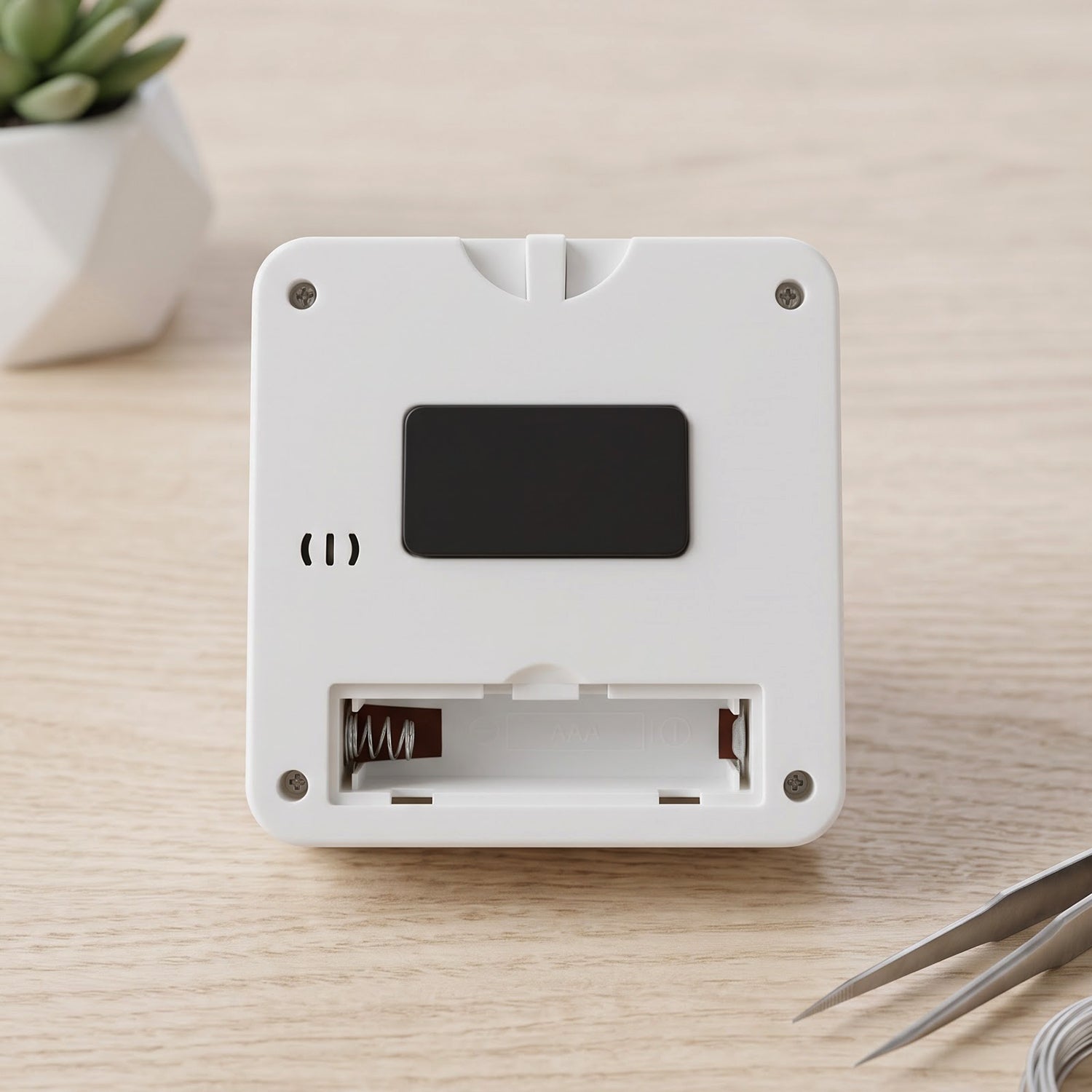 Digital kitchen timer rear battery compartment
