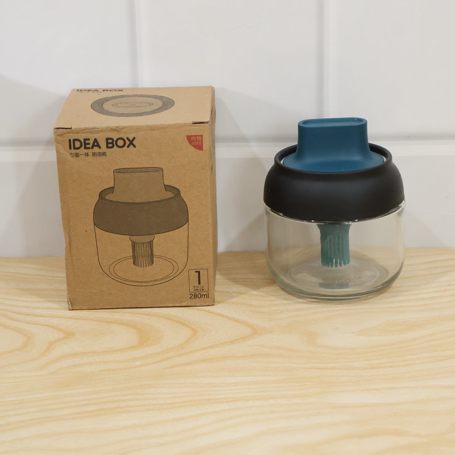 Live photo of round oil dispenser with colour box