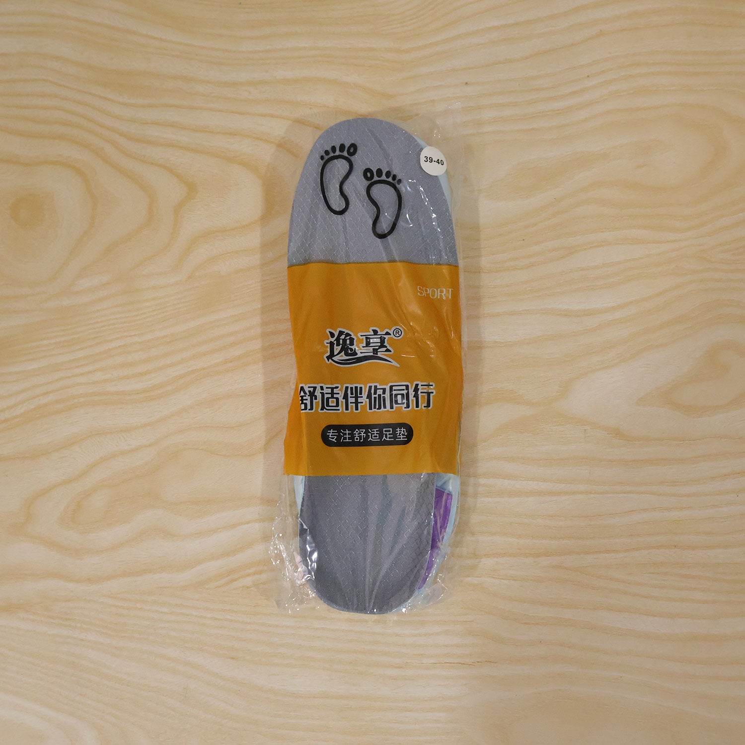 Cushioned insoles packing view