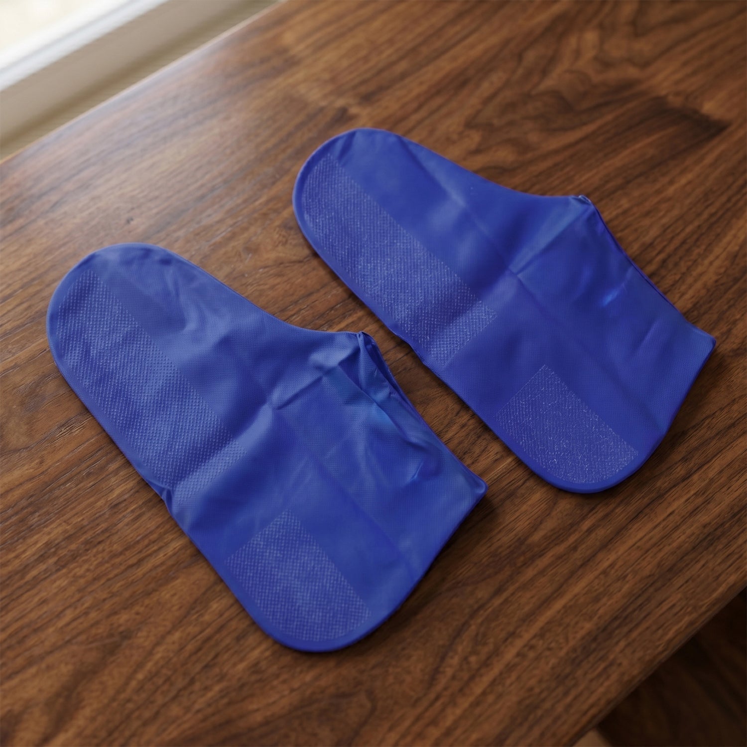 4866 silicone waterproof shoe cover large white background