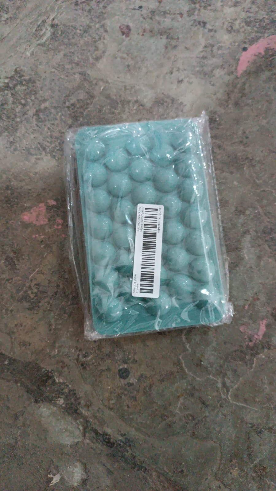 Plastic Round Reusable Ice Cube Ice Ball Mold / Lolli Candy Maker 33 Moulds (16.5Ã—10 Cm / 1 Pc)